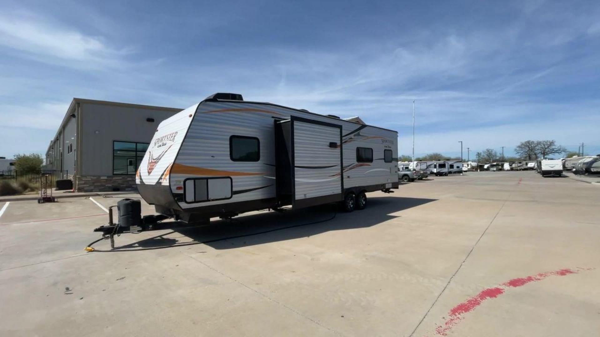 2018 WHITE KZ SPORTSTER 301TH (4EZTG3123J5) , located at 4319 N Main Street, Cleburne, TX, 76033, (817) 221-0660, 32.435829, -97.384178 - Photo#5