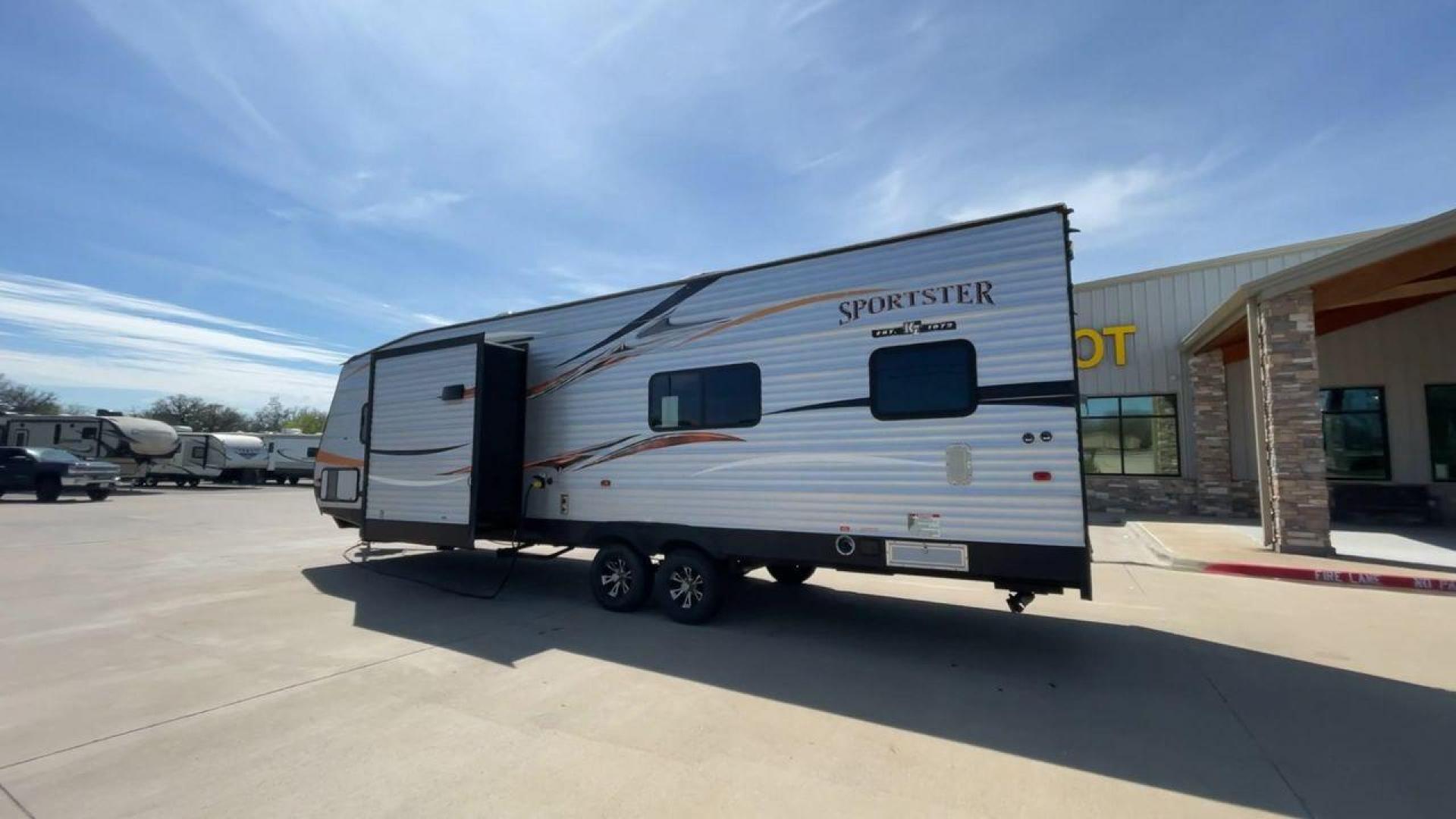 2018 WHITE KZ SPORTSTER 301TH (4EZTG3123J5) , located at 4319 N Main Street, Cleburne, TX, 76033, (817) 221-0660, 32.435829, -97.384178 - Photo#7