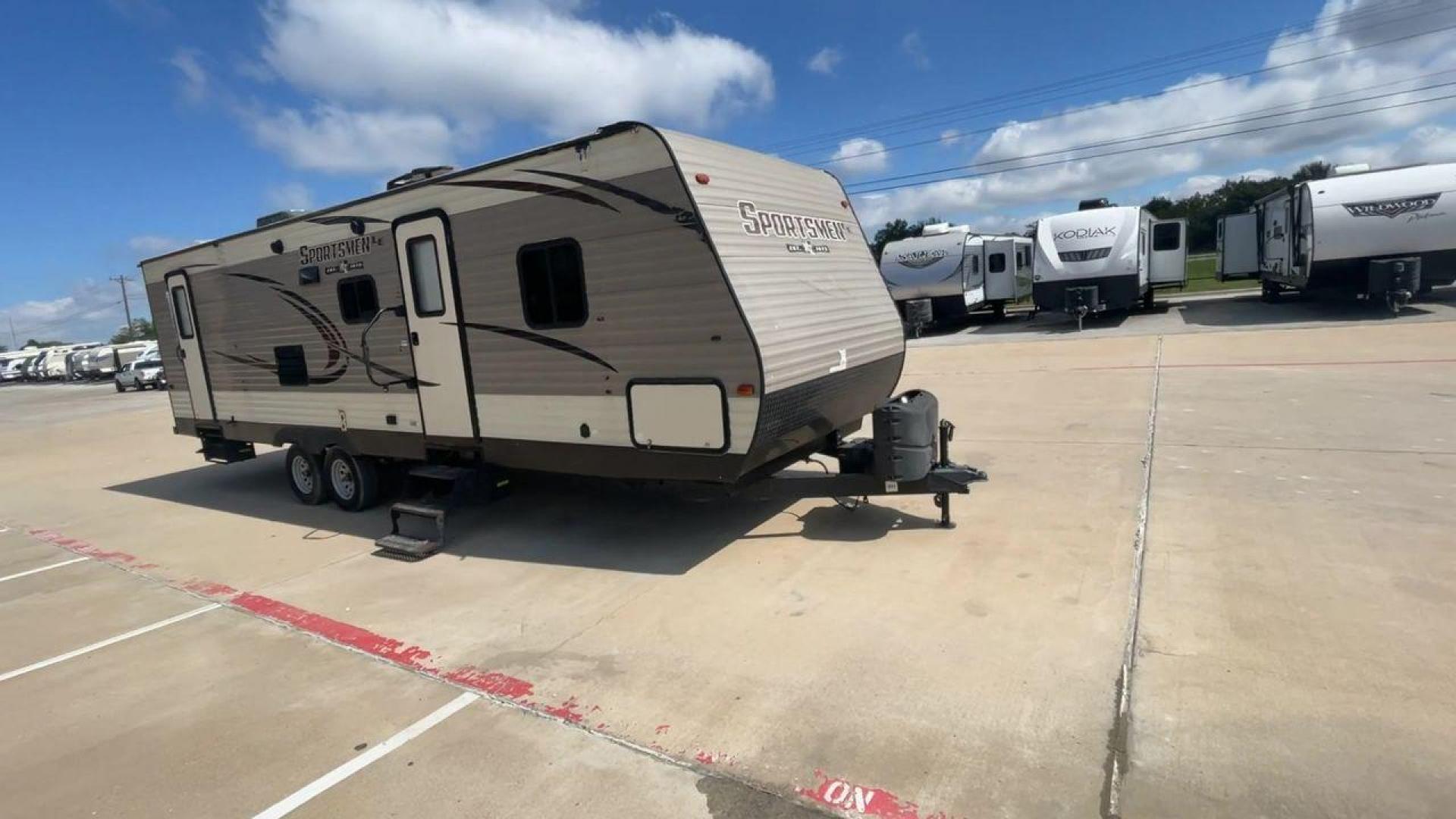 2018 KZ SPREE SPORTSMAN (4EZTU2928J5) , Length: 33.17 ft. | Dry Weight: 6,020 lbs. | Gross Weight: 8,000 lbs. | Slides: 1 transmission, located at 4319 N Main Street, Cleburne, TX, 76033, (817) 221-0660, 32.435829, -97.384178 - The 2018 KZ Sportsmen 291BHLE is a versatile and spacious travel trailer designed to accommodate families or groups looking for comfort on the road. Measuring 33.17 feet long, with a dry weight of 6,020 lbs. and a gross weight of 8,000 lbs., this trailer strikes an ideal balance between space and to - Photo#3