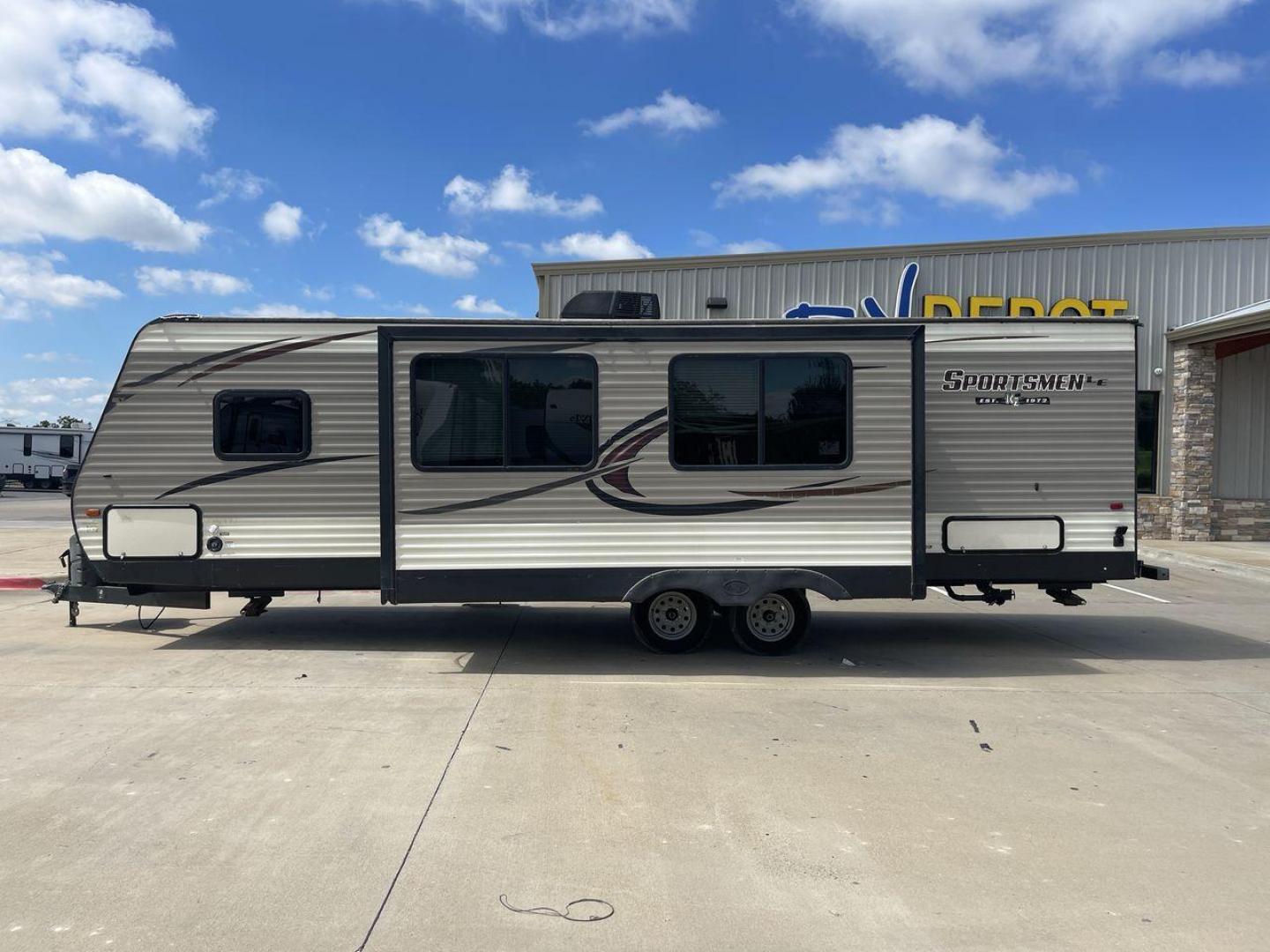 2018 KZ SPREE SPORTSMAN (4EZTU2928J5) , Length: 33.17 ft. | Dry Weight: 6,020 lbs. | Gross Weight: 8,000 lbs. | Slides: 1 transmission, located at 4319 N Main Street, Cleburne, TX, 76033, (817) 221-0660, 32.435829, -97.384178 - The 2018 KZ Sportsmen 291BHLE is a versatile and spacious travel trailer designed to accommodate families or groups looking for comfort on the road. Measuring 33.17 feet long, with a dry weight of 6,020 lbs. and a gross weight of 8,000 lbs., this trailer strikes an ideal balance between space and to - Photo#22