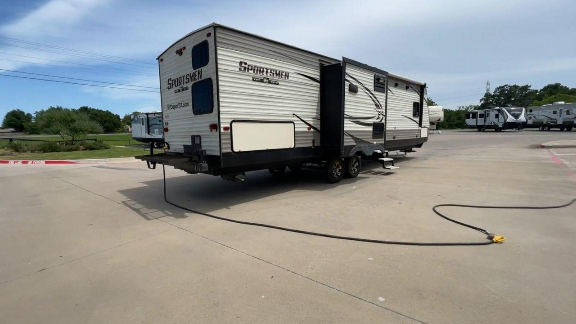 2018 BEIGE K-Z SPORTSMEN 333 BHK (4EZTS3320J5) , Length: 36.67 ft. | Dry Weight: 8,520 lbs. | Gross Weight: 9,995 lbs. | Slides: 3 transmission, located at 4319 N Main Street, Cleburne, TX, 76033, (817) 221-0660, 32.435829, -97.384178 - Wanting to explore the great outdoors with comfort and convenience? The 2018 KZ Sportsmen 333BHK travel trailer is an ideal camper for you! Featuring a rear private bunkhouse, triple slides, an outdoor kitchen, and so much more! This trailer measures approximately 36.67 ft in length, 8 ft in width, - Photo#1