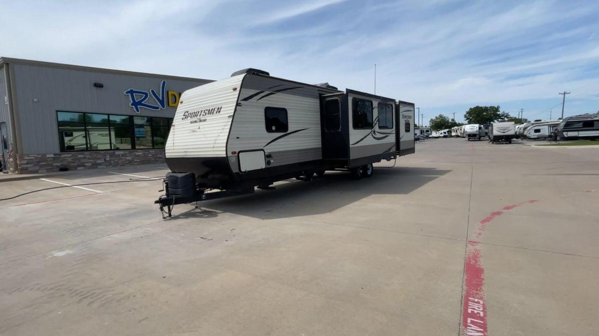 2018 BEIGE K-Z SPORTSMEN 333 BHK (4EZTS3320J5) , Length: 36.67 ft. | Dry Weight: 8,520 lbs. | Gross Weight: 9,995 lbs. | Slides: 3 transmission, located at 4319 N Main Street, Cleburne, TX, 76033, (817) 221-0660, 32.435829, -97.384178 - Wanting to explore the great outdoors with comfort and convenience? The 2018 KZ Sportsmen 333BHK travel trailer is an ideal camper for you! Featuring a rear private bunkhouse, triple slides, an outdoor kitchen, and so much more! This trailer measures approximately 36.67 ft in length, 8 ft in width, - Photo#5