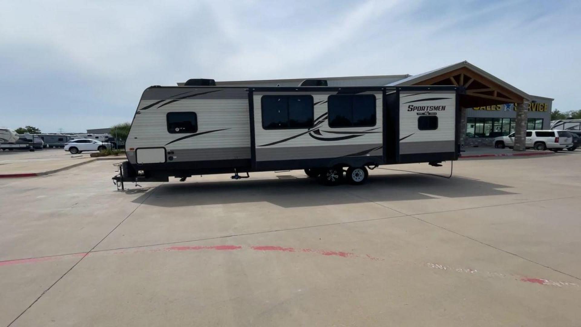 2018 BEIGE K-Z SPORTSMEN 333 BHK (4EZTS3320J5) , Length: 36.67 ft. | Dry Weight: 8,520 lbs. | Gross Weight: 9,995 lbs. | Slides: 3 transmission, located at 4319 N Main Street, Cleburne, TX, 76033, (817) 221-0660, 32.435829, -97.384178 - Wanting to explore the great outdoors with comfort and convenience? The 2018 KZ Sportsmen 333BHK travel trailer is an ideal camper for you! Featuring a rear private bunkhouse, triple slides, an outdoor kitchen, and so much more! This trailer measures approximately 36.67 ft in length, 8 ft in width, - Photo#6