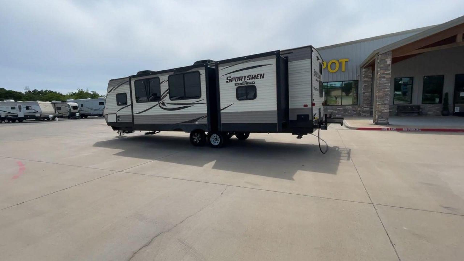 2018 BEIGE K-Z SPORTSMEN 333 BHK (4EZTS3320J5) , Length: 36.67 ft. | Dry Weight: 8,520 lbs. | Gross Weight: 9,995 lbs. | Slides: 3 transmission, located at 4319 N Main Street, Cleburne, TX, 76033, (817) 221-0660, 32.435829, -97.384178 - Wanting to explore the great outdoors with comfort and convenience? The 2018 KZ Sportsmen 333BHK travel trailer is an ideal camper for you! Featuring a rear private bunkhouse, triple slides, an outdoor kitchen, and so much more! This trailer measures approximately 36.67 ft in length, 8 ft in width, - Photo#7