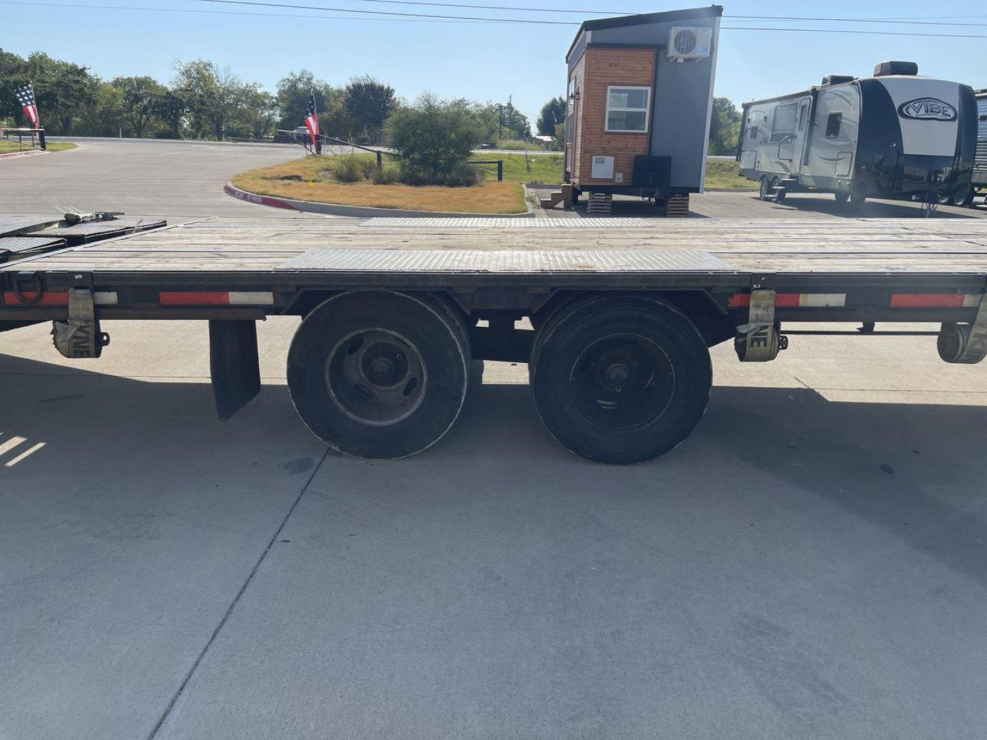 2018 BLACK MAXEY TRAILERS LDX 40 - (5R8GF4027JM) , located at 4319 N Main Street, Cleburne, TX, 76033, (817) 221-0660, 32.435829, -97.384178 - The 2018 Maxey Trailers LDX40 is a top-notch utility trailer that excels in handling a diverse array of hauling tasks. This trailer is perfect for effortlessly transporting equipment, materials, and cargo, thanks to its sturdy construction and adaptable design. The LDX40 is a spacious option, measur - Photo#12