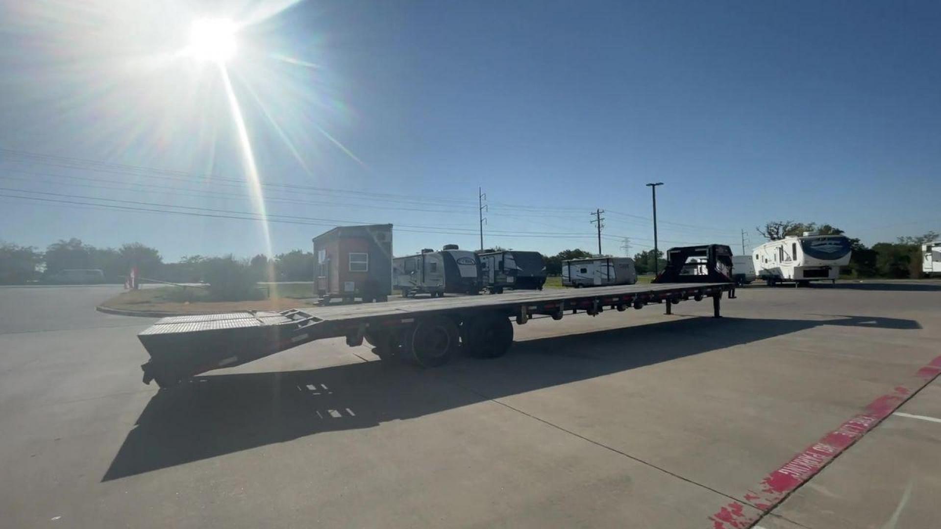 2018 BLACK MAXEY TRAILERS LDX 40 - (5R8GF4027JM) , located at 4319 N Main Street, Cleburne, TX, 76033, (817) 221-0660, 32.435829, -97.384178 - The 2018 Maxey Trailers LDX40 is a top-notch utility trailer that excels in handling a diverse array of hauling tasks. This trailer is perfect for effortlessly transporting equipment, materials, and cargo, thanks to its sturdy construction and adaptable design. The LDX40 is a spacious option, measur - Photo#1