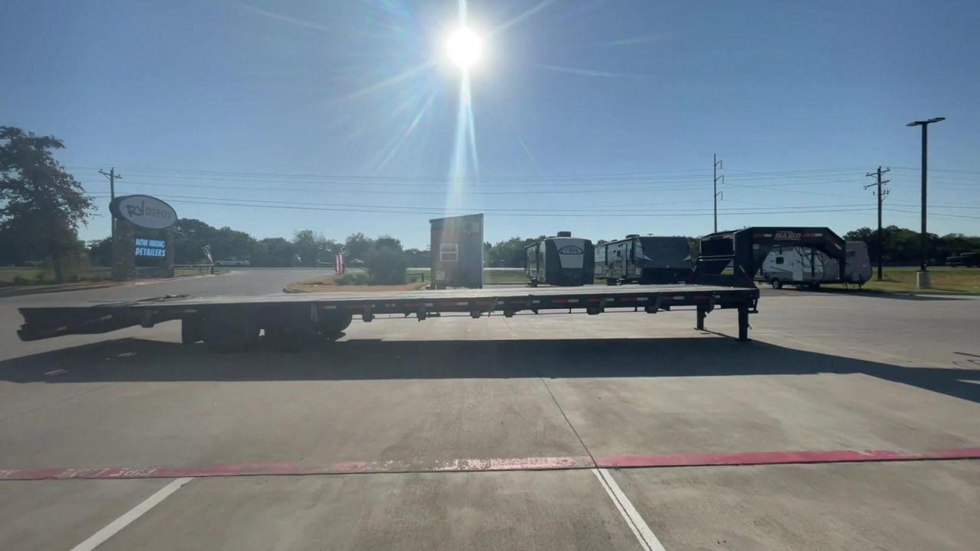 2018 BLACK MAXEY TRAILERS LDX 40 - (5R8GF4027JM) , located at 4319 N Main Street, Cleburne, TX, 76033, (817) 221-0660, 32.435829, -97.384178 - The 2018 Maxey Trailers LDX40 is a top-notch utility trailer that excels in handling a diverse array of hauling tasks. This trailer is perfect for effortlessly transporting equipment, materials, and cargo, thanks to its sturdy construction and adaptable design. The LDX40 is a spacious option, measur - Photo#2