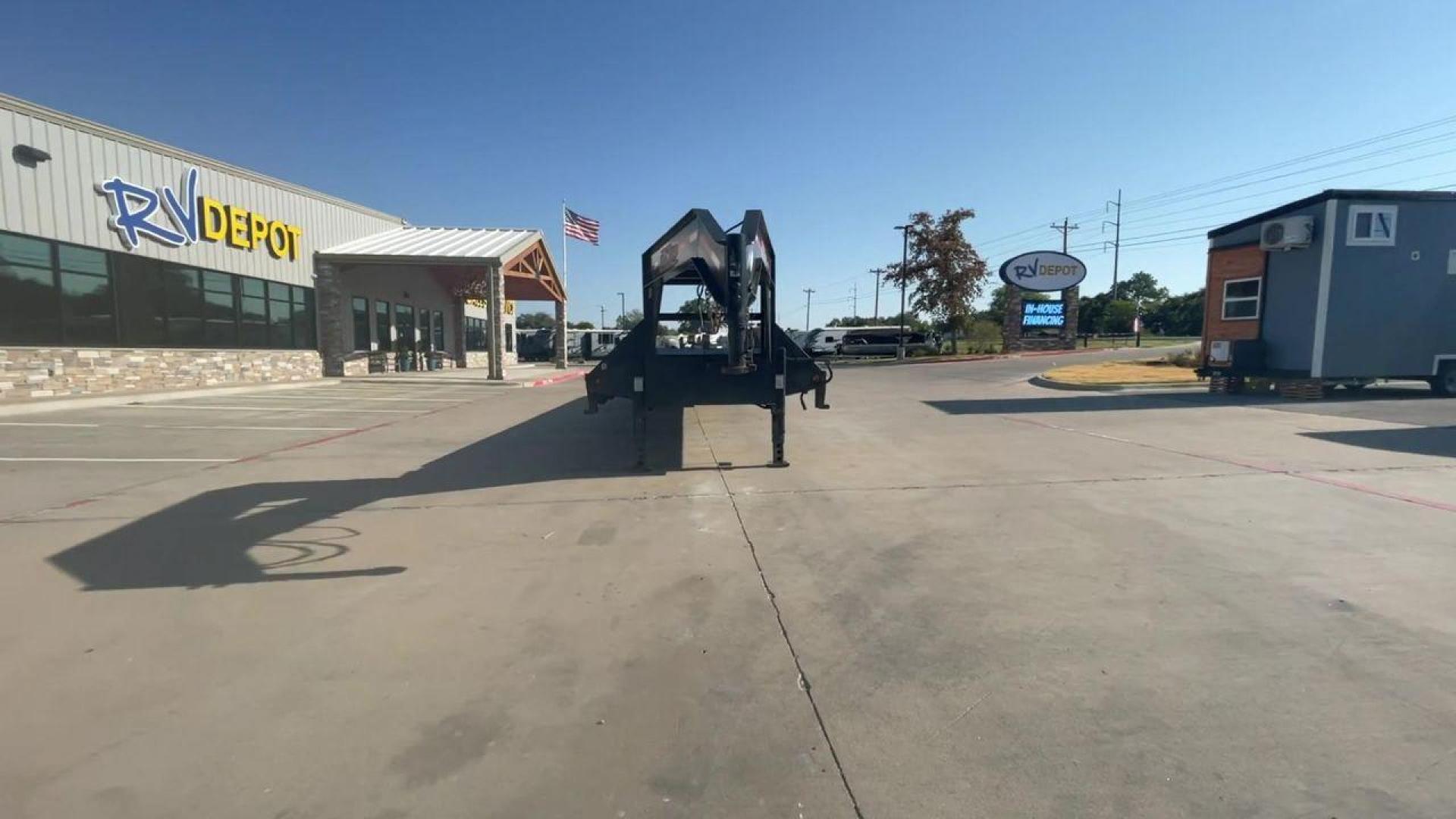 2018 BLACK MAXEY TRAILERS LDX 40 - (5R8GF4027JM) , located at 4319 N Main Street, Cleburne, TX, 76033, (817) 221-0660, 32.435829, -97.384178 - The 2018 Maxey Trailers LDX40 is a top-notch utility trailer that excels in handling a diverse array of hauling tasks. This trailer is perfect for effortlessly transporting equipment, materials, and cargo, thanks to its sturdy construction and adaptable design. The LDX40 is a spacious option, measur - Photo#4