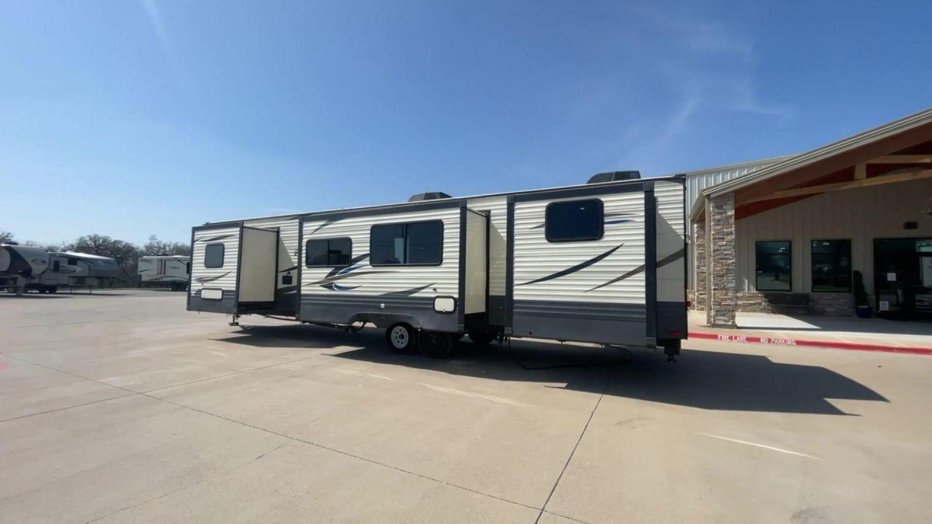 2018 PUMA 39PQB - (4X4TPUR2XJP) , located at 4319 N Main Street, Cleburne, TX, 76033, (817) 221-0660, 32.435829, -97.384178 - This Puma Travel Trailer measures just over 42 feet long and 8 feet wide with a dry weight of 10,709 lbs. It has a GVWR of 13,413 lbs and a hitch weight of 1,413 lbs. This unit comes with automatic heating and cooling rated at 35,000 and 13,500 BTUs respectively. The exterior of this unit is a base - Photo#7