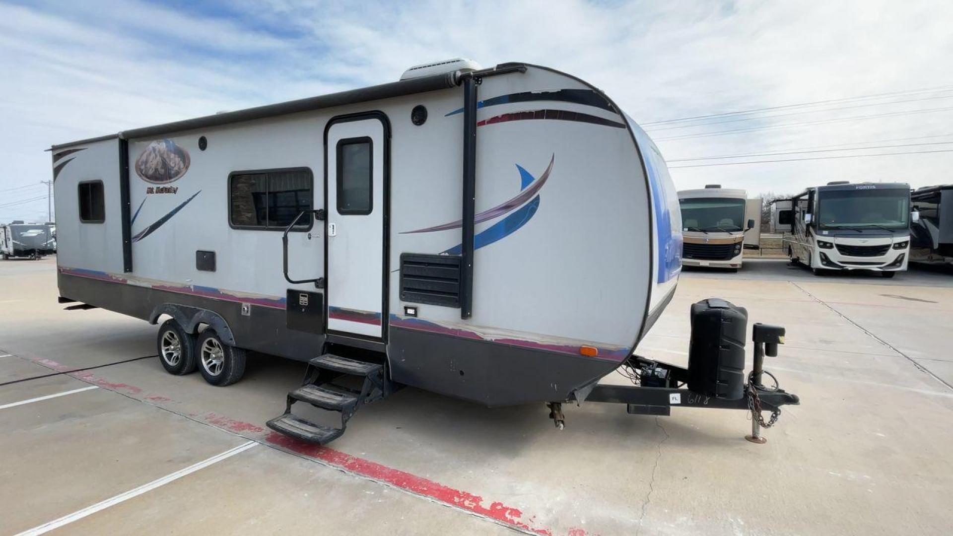 2018 GRAY RIVERSIDE MT MCKINLEY 830FK - (59CCC3223JL) , Length: 32 ft | Dry Weight: 5660 lbs | Slides: 1 transmission, located at 4319 N Main Street, Cleburne, TX, 76033, (817) 221-0660, 32.435829, -97.384178 - With so much floor space to spare, the Riverside RV 830FK Mt. McKinley single slide travel trailer is the perfect way to start your next camping trip. This unit measures 32 ft in length, 8 ft in width, and 10.5 ft in height. It has a dry weight of 5,660 lbs., with a cargo capacity of 1,975 lbs., - Photo#3