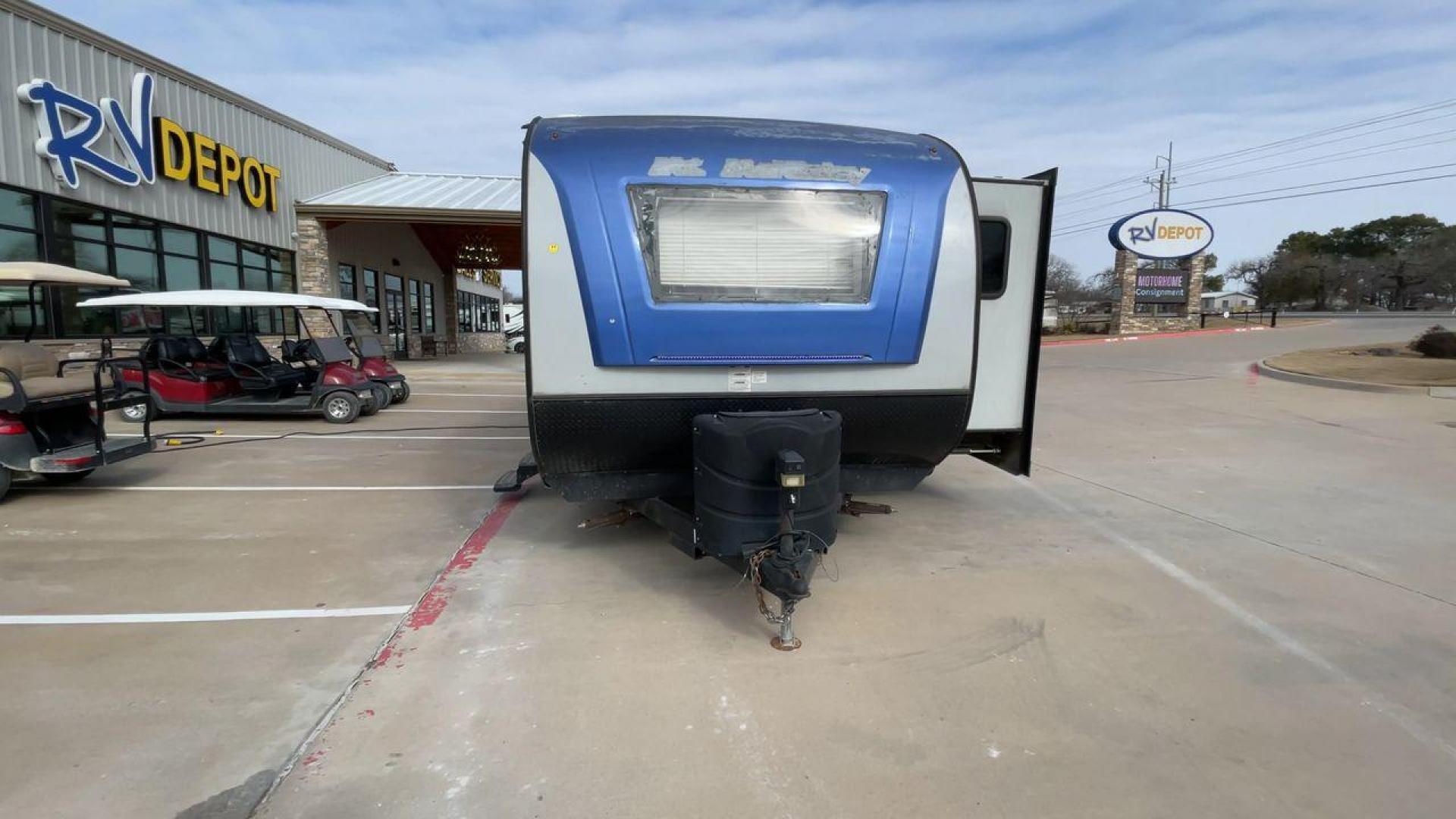 2018 GRAY RIVERSIDE MT MCKINLEY 830FK - (59CCC3223JL) , Length: 32 ft | Dry Weight: 5660 lbs | Slides: 1 transmission, located at 4319 N Main Street, Cleburne, TX, 76033, (817) 221-0660, 32.435829, -97.384178 - With so much floor space to spare, the Riverside RV 830FK Mt. McKinley single slide travel trailer is the perfect way to start your next camping trip. This unit measures 32 ft in length, 8 ft in width, and 10.5 ft in height. It has a dry weight of 5,660 lbs., with a cargo capacity of 1,975 lbs., - Photo#4