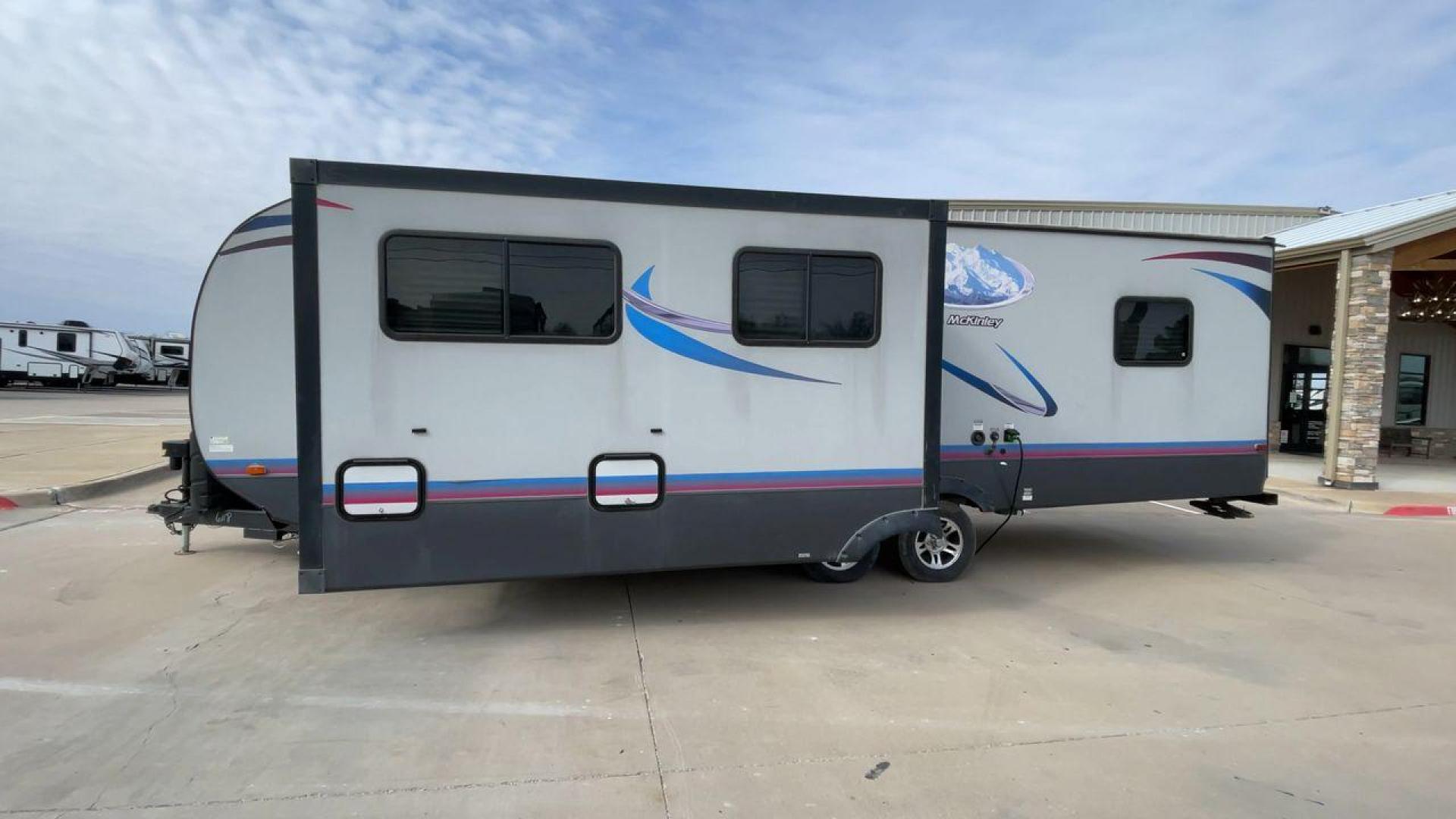 2018 GRAY RIVERSIDE MT MCKINLEY 830FK - (59CCC3223JL) , Length: 32 ft | Dry Weight: 5660 lbs | Slides: 1 transmission, located at 4319 N Main Street, Cleburne, TX, 76033, (817) 221-0660, 32.435829, -97.384178 - With so much floor space to spare, the Riverside RV 830FK Mt. McKinley single slide travel trailer is the perfect way to start your next camping trip. This unit measures 32 ft in length, 8 ft in width, and 10.5 ft in height. It has a dry weight of 5,660 lbs., with a cargo capacity of 1,975 lbs., - Photo#6