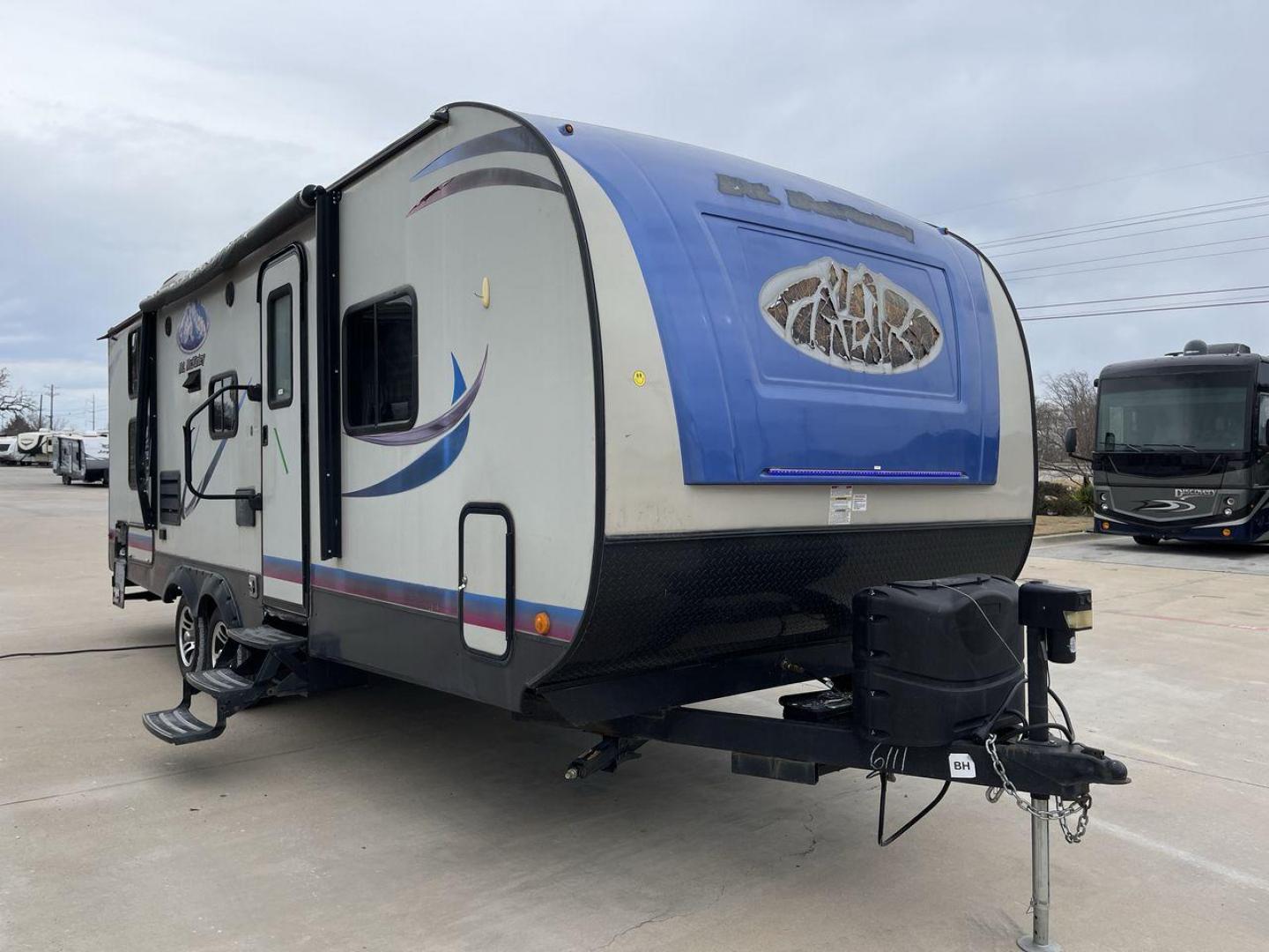 2018 TAN RVMT MT MCKINLEY 268RB (59CCC2829JL) , Length: 22 ft. | Dry Weight: 5320 lbs. | Slides: 1 transmission, located at 4319 N Main Street, Cleburne, TX, 76033, (817) 221-0660, 32.435829, -97.384178 - Take a trip in the 2018 RVMT MT McKinley 268RB travel trailer and experience the freedom of the open road. Your camping trip will be delightful and unforgettable thanks to the thoughtful design of this comfortable and practical trailer. This trailer measures 22.8 ft in length, 8 ft in width, and - Photo#23