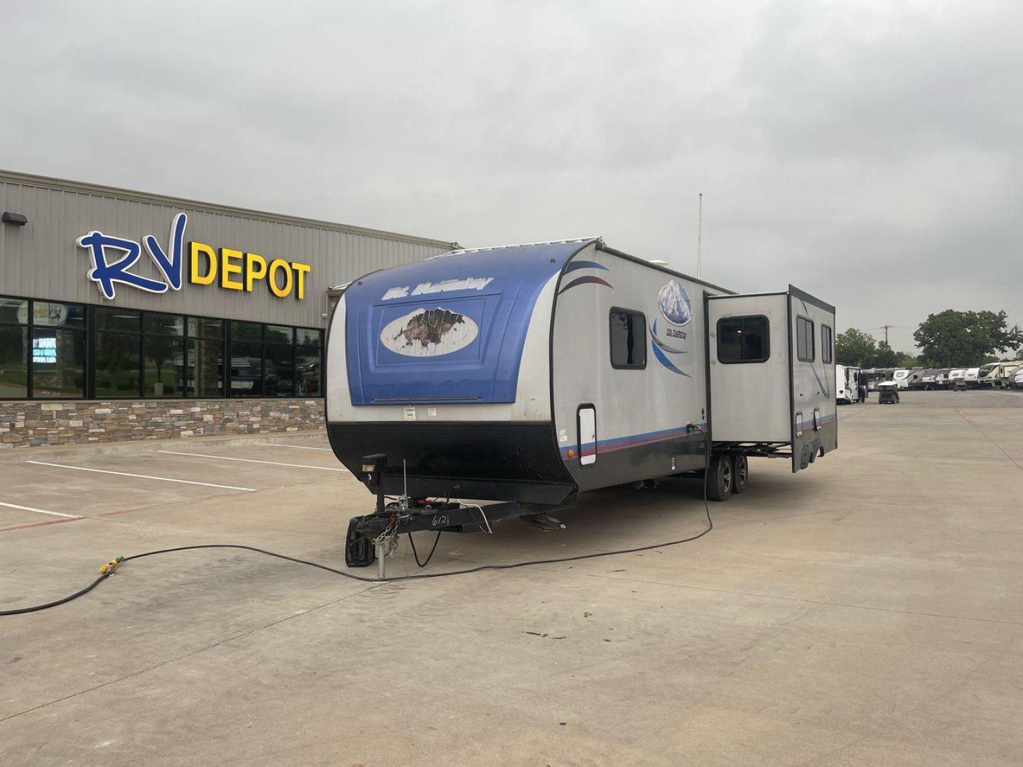 2018 GRAY RVMT MT MCKINLEY 832RL (59CCC3620JL) , Length: 32.25 ft | Dry Weight: 2,680 lbs. | Slides: 1 transmission, located at 4319 N Main Street, Cleburne, TX, 76033, (817) 221-0660, 32.435829, -97.384178 - This 2018 RVMT MT MCKINLEY 832RL measures 32.25 ft. in length. It has a dry weight of 2,680 lbs. and it comes equipped with a slide and awning. Starting from the back the interior, we have two individual recliner seating with a side table in between and storage cabinets above. The living area als - Photo#0