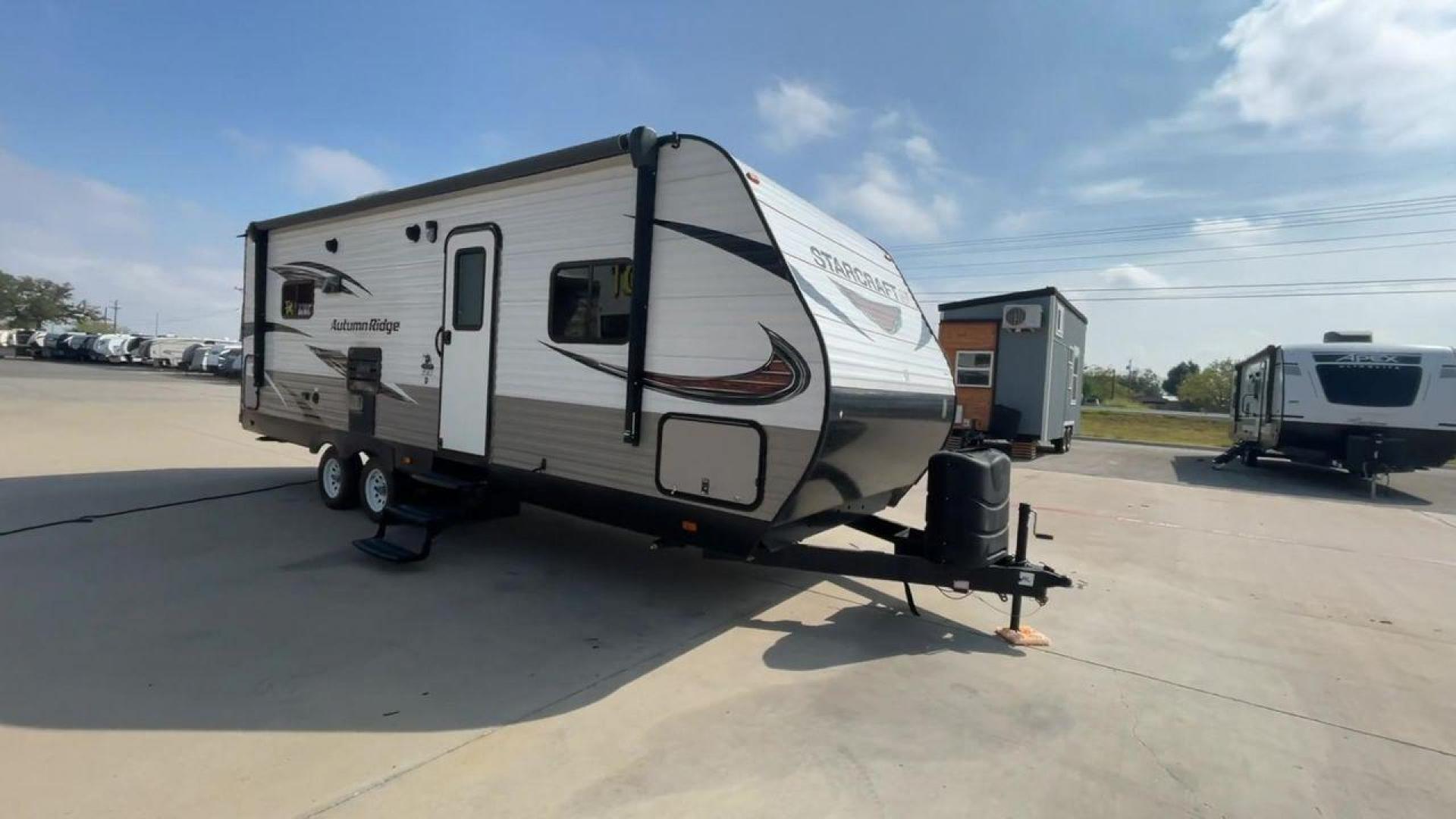 2018 WHITE STARCRAFT AUTUMN RIDGE 23RLS (1SABS0BN5J2) , Length: 29.08 ft. | Dry Weight: 5,297 lbs. | Slides: 1 transmission, located at 4319 N Main Street, Cleburne, TX, 76033, (817) 221-0660, 32.435829, -97.384178 - The 2018 Starcraft Autumn Ridge 23RLS travel trailer is a stylish way to take in the beauty of nature. This RV is expertly built and designed to provide the ideal balance of elegance, practicality, and comfort for your camping excursions. This travel trailer measures 29.08 ft in length, 7.92 ft i - Photo#3