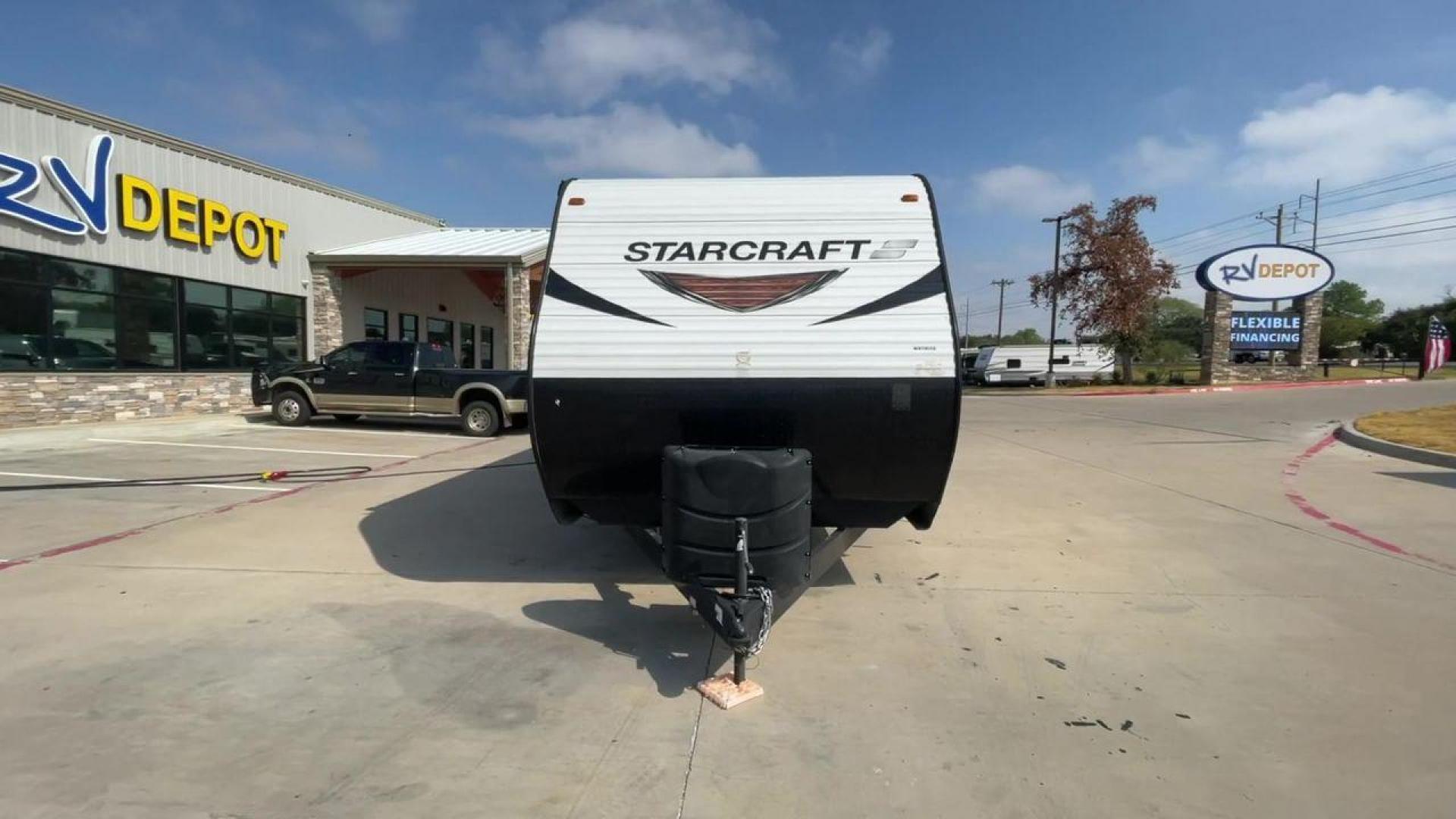 2018 WHITE STARCRAFT AUTUMN RIDGE 23RLS (1SABS0BN5J2) , Length: 29.08 ft. | Dry Weight: 5,297 lbs. | Slides: 1 transmission, located at 4319 N Main Street, Cleburne, TX, 76033, (817) 221-0660, 32.435829, -97.384178 - The 2018 Starcraft Autumn Ridge 23RLS travel trailer is a stylish way to take in the beauty of nature. This RV is expertly built and designed to provide the ideal balance of elegance, practicality, and comfort for your camping excursions. This travel trailer measures 29.08 ft in length, 7.92 ft i - Photo#4