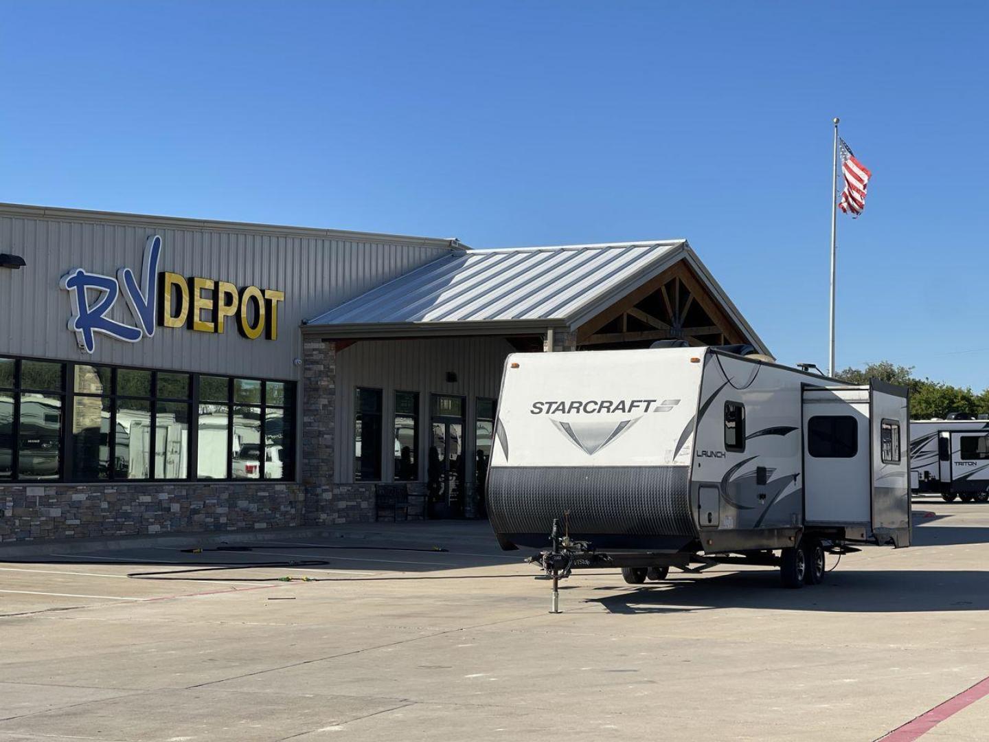 2018 STARCRAFT LAUNCH 24RLS (1SABS0BN7J2) , Length: 29.33 ft. | Dry Weight: 5,270 lbs. | Slides: 1 transmission, located at 4319 N Main Street, Cleburne, TX, 76033, (817) 221-0660, 32.435829, -97.384178 - Looking for a small, lightweight trailer that comes with everything you need? Have a look at this 2018 Starcraft Launch 24RLS! It measures just over 29 ft. in length and has a dry weight of 5,270 lbs. With a 585 lb. hitch weight, it's manageable and easy to tow! It is equipped with one power slide a - Photo#0