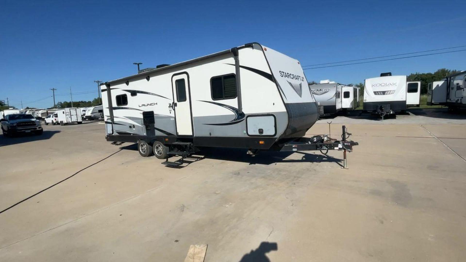 2018 STARCRAFT LAUNCH 24RLS (1SABS0BN7J2) , Length: 29.33 ft. | Dry Weight: 5,270 lbs. | Slides: 1 transmission, located at 4319 N Main Street, Cleburne, TX, 76033, (817) 221-0660, 32.435829, -97.384178 - Looking for a small, lightweight trailer that comes with everything you need? Have a look at this 2018 Starcraft Launch 24RLS! It measures just over 29 ft. in length and has a dry weight of 5,270 lbs. With a 585 lb. hitch weight, it's manageable and easy to tow! It is equipped with one power slide a - Photo#3