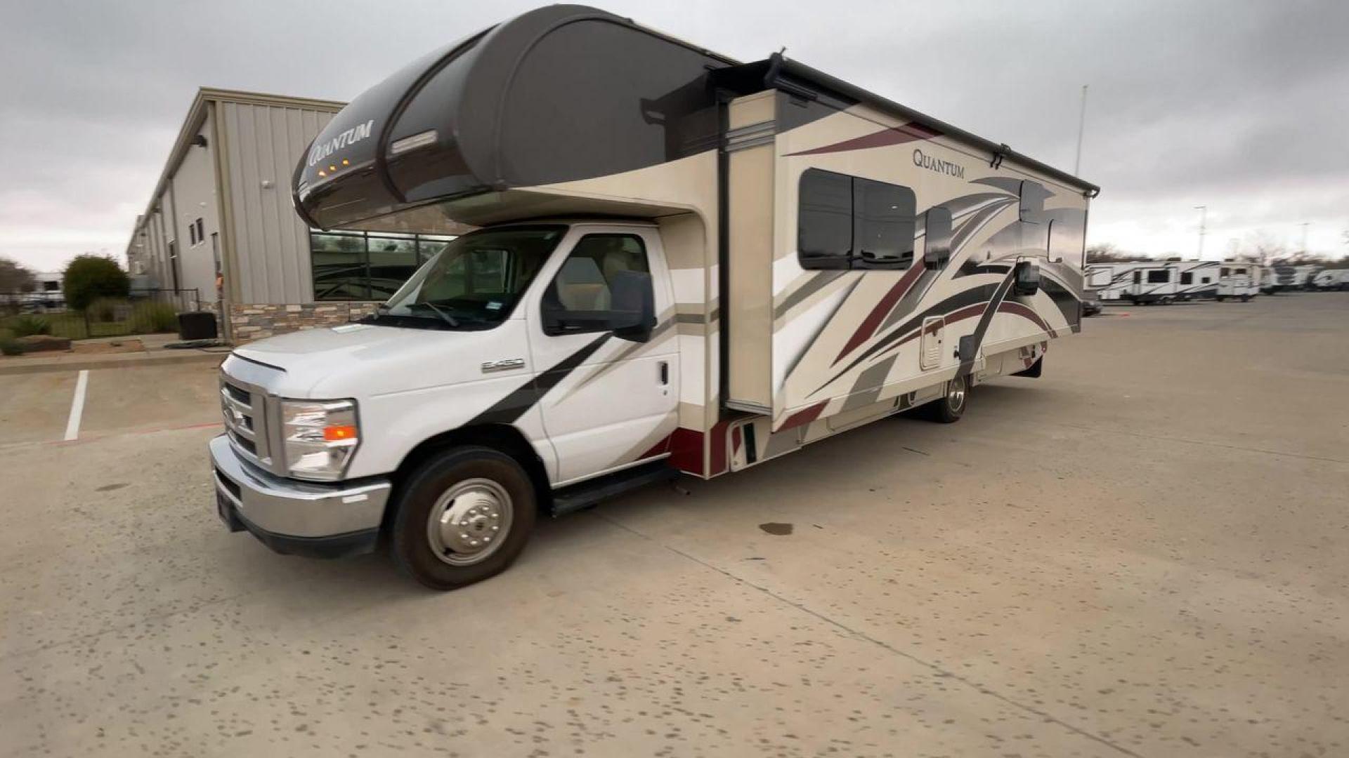 2018 THOR QUANTUM LF31 (1FDXE4FS5JD) , Length: 32.58 ft. | Gross Weight: 14,500 lbs. transmission, located at 4319 N Main Street, Cleburne, TX, 76033, (817) 221-0660, 32.435829, -97.384178 - The 2018 Thor Quantum LF31 is a luxurious Class C motorhome that combines elegance with functionality, designed to enhance your road trips and adventures. With a length of 32.58 ft., a width of 8.25 ft., and a height of 11.08 ft., it provides a spacious interior. It features an interior height of 7 - Photo#5