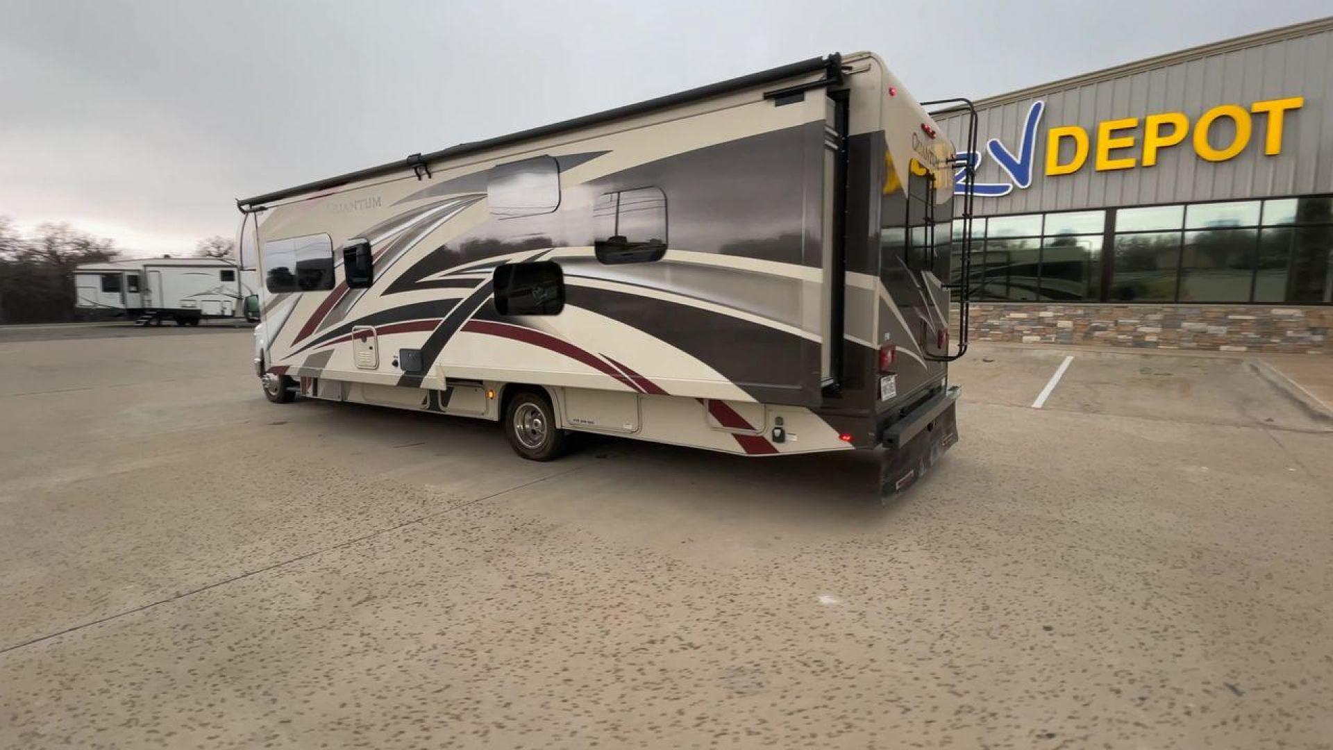 2018 THOR QUANTUM LF31 (1FDXE4FS5JD) , Length: 32.58 ft. | Gross Weight: 14,500 lbs. transmission, located at 4319 N Main Street, Cleburne, TX, 76033, (817) 221-0660, 32.435829, -97.384178 - The 2018 Thor Quantum LF31 is a luxurious Class C motorhome that combines elegance with functionality, designed to enhance your road trips and adventures. With a length of 32.58 ft., a width of 8.25 ft., and a height of 11.08 ft., it provides a spacious interior. It features an interior height of 7 - Photo#7