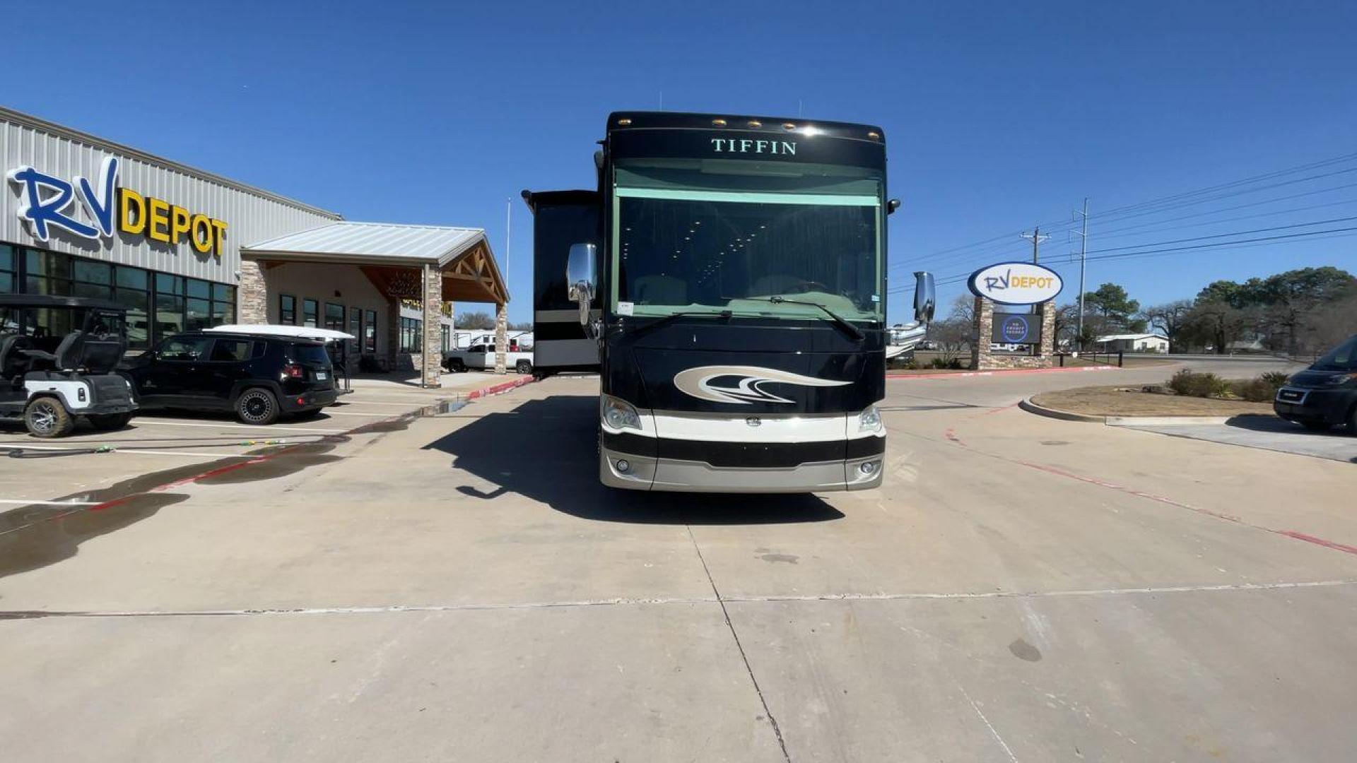 2018 TIFFIN ALLEGRO BUS 45OP (5VBBAK7A6JA) , located at 4319 N Main Street, Cleburne, TX, 76033, (817) 221-0660, 32.435829, -97.384178 - Photo#4