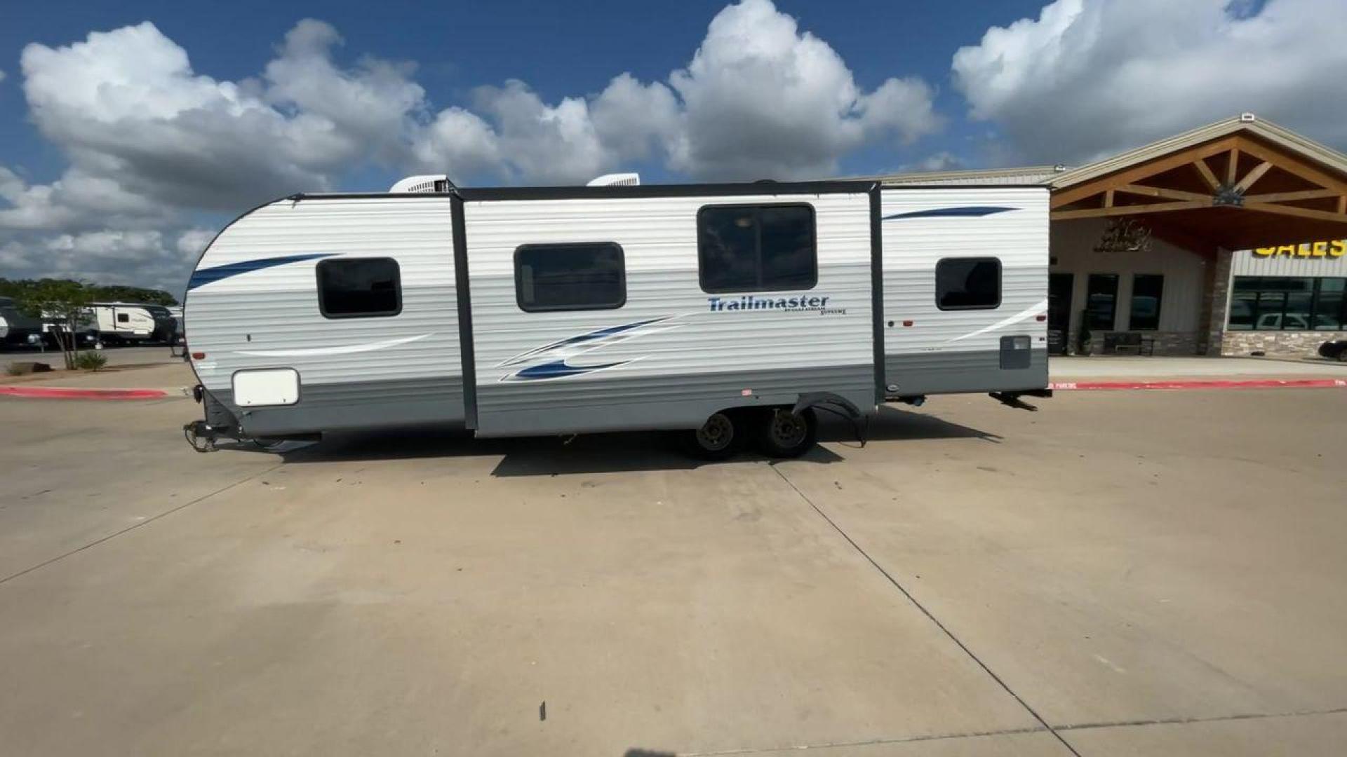 2018 GRAY TRAILMASTER 301TB - (1NL1G3428J1) , Length: 33.58 ft. | Dry Weight: 6,845 lbs. | Slides: 1 transmission, located at 4319 N Main Street, Cleburne, TX, 76033, (817) 221-0660, 32.435829, -97.384178 - The 2018 Trailmaster 301TB Travel Trailer is the perfect balance of space and comfort for friends and families looking to hit the road for memorable adventures. Measuring 33.58 feet long and with a dry weight of 6,845 lbs, this travel trailer is spacious and light enough to tow comfortably. The layo - Photo#6