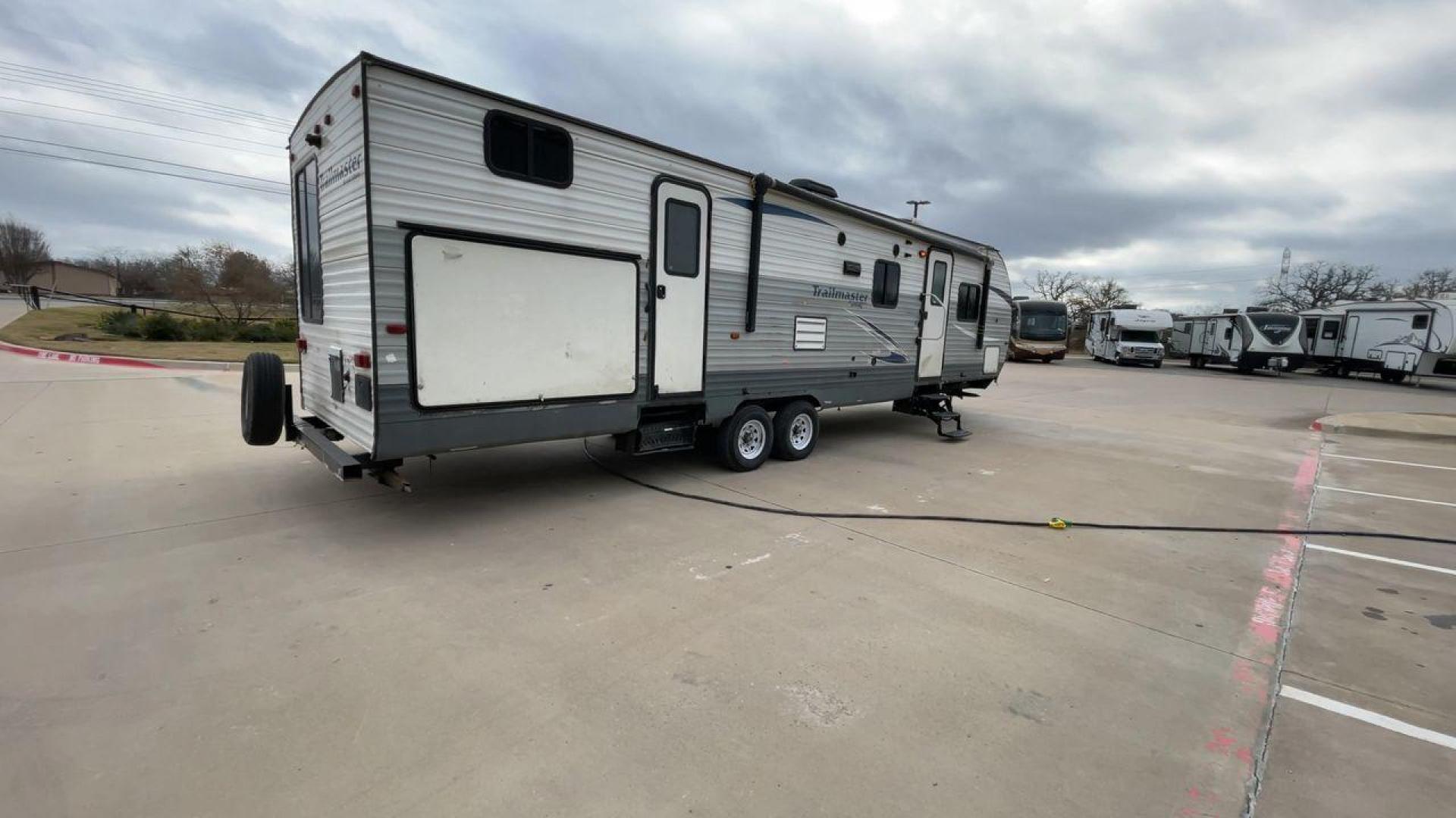 2018 TRAILMASTER 321TBS - (1NL1G372XJ1) , Length: 35.67 ft. | Dry Weight: 7,506 lbs. | Slides: 2 transmission, located at 4319 N Main Street, Cleburne, TX, 76033, (817) 221-0660, 32.435829, -97.384178 - The 2018 Trailmaster 321TBS Travel Trailer is a family-friendly RV designed to provide comfort and convenience for all your camping adventures. Measuring 35.67 ft. in length, 8 ft. in width, and 10.75 ft. in height, this travel trailer offers a spacious interior with thoughtful features. It has a dr - Photo#1