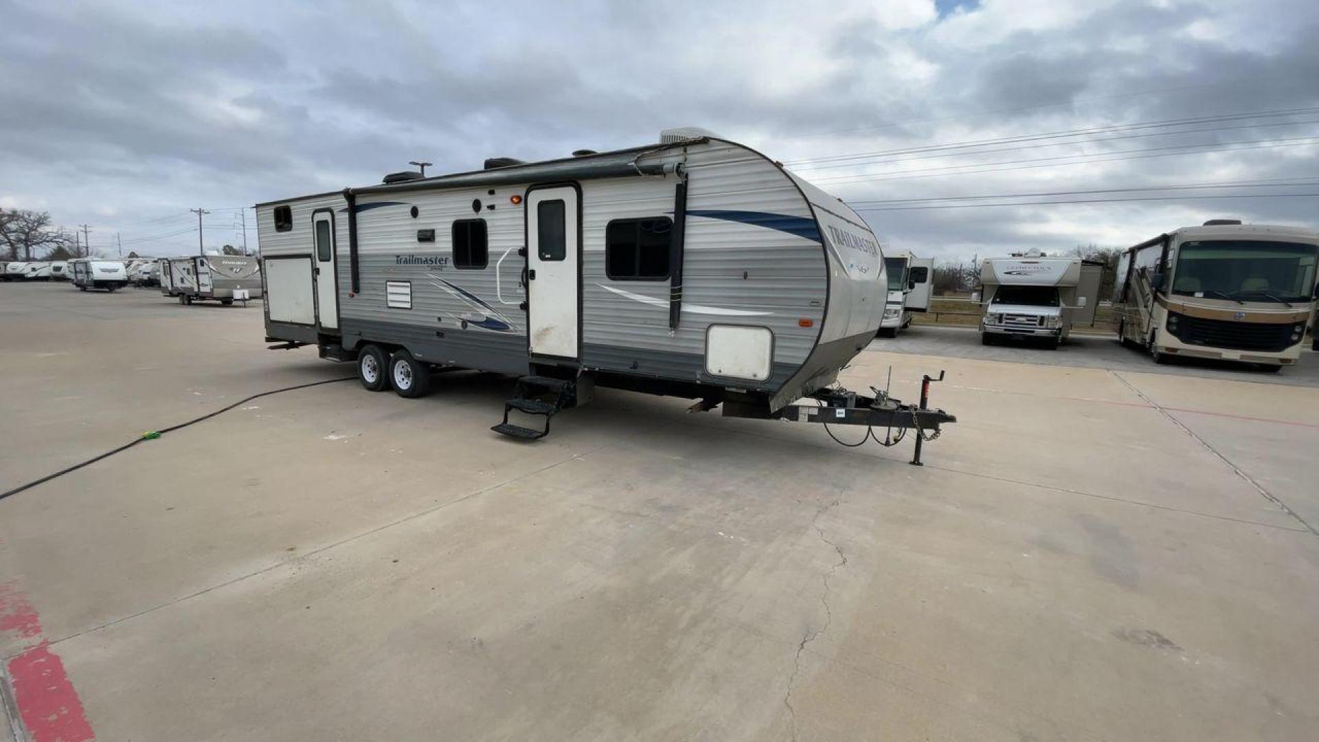 2018 TRAILMASTER 321TBS - (1NL1G372XJ1) , Length: 35.67 ft. | Dry Weight: 7,506 lbs. | Slides: 2 transmission, located at 4319 N Main Street, Cleburne, TX, 76033, (817) 221-0660, 32.435829, -97.384178 - The 2018 Trailmaster 321TBS Travel Trailer is a family-friendly RV designed to provide comfort and convenience for all your camping adventures. Measuring 35.67 ft. in length, 8 ft. in width, and 10.75 ft. in height, this travel trailer offers a spacious interior with thoughtful features. It has a dr - Photo#3