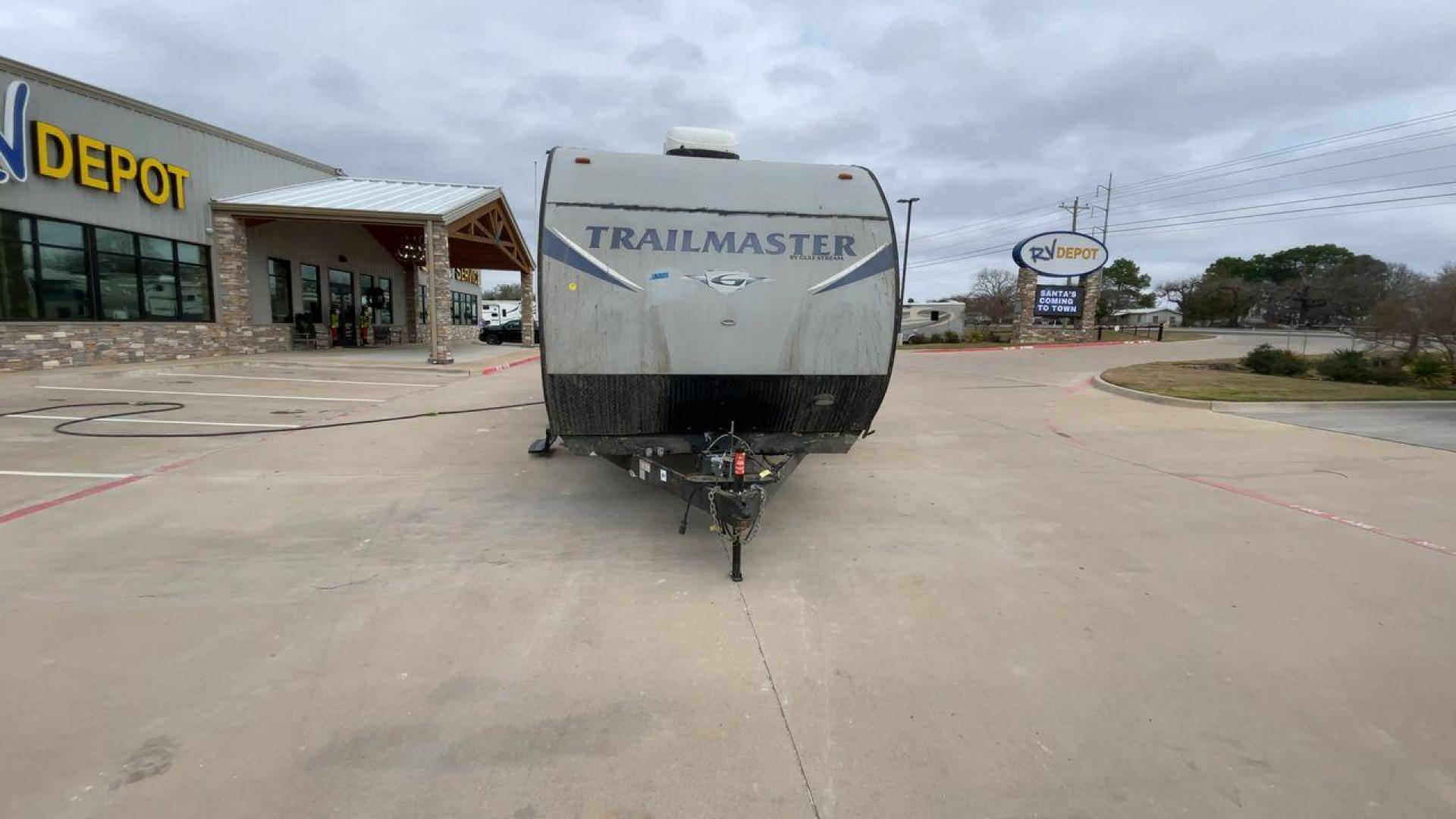 2018 TRAILMASTER 321TBS - (1NL1G372XJ1) , Length: 35.67 ft. | Dry Weight: 7,506 lbs. | Slides: 2 transmission, located at 4319 N Main Street, Cleburne, TX, 76033, (817) 221-0660, 32.435829, -97.384178 - The 2018 Trailmaster 321TBS Travel Trailer is a family-friendly RV designed to provide comfort and convenience for all your camping adventures. Measuring 35.67 ft. in length, 8 ft. in width, and 10.75 ft. in height, this travel trailer offers a spacious interior with thoughtful features. It has a dr - Photo#4