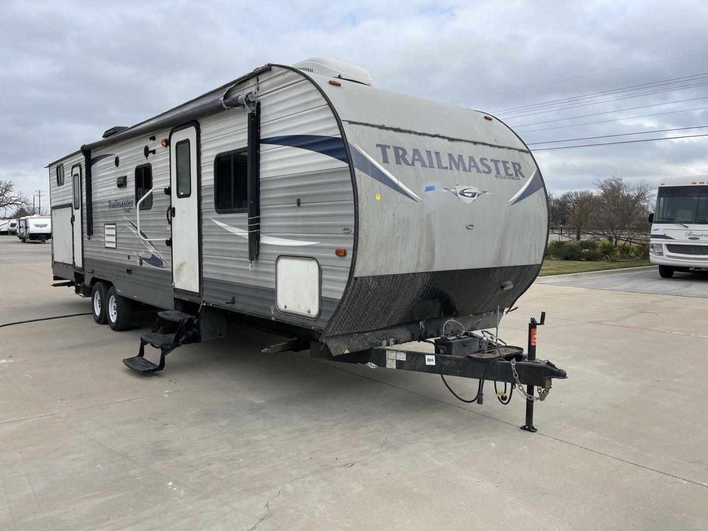 2018 TRAILMASTER 321TBS - (1NL1G372XJ1) , Length: 35.67 ft. | Dry Weight: 7,506 lbs. | Slides: 2 transmission, located at 4319 N Main Street, Cleburne, TX, 76033, (817) 221-0660, 32.435829, -97.384178 - The 2018 Trailmaster 321TBS Travel Trailer is a family-friendly RV designed to provide comfort and convenience for all your camping adventures. Measuring 35.67 ft. in length, 8 ft. in width, and 10.75 ft. in height, this travel trailer offers a spacious interior with thoughtful features. It has a dr - Photo#22