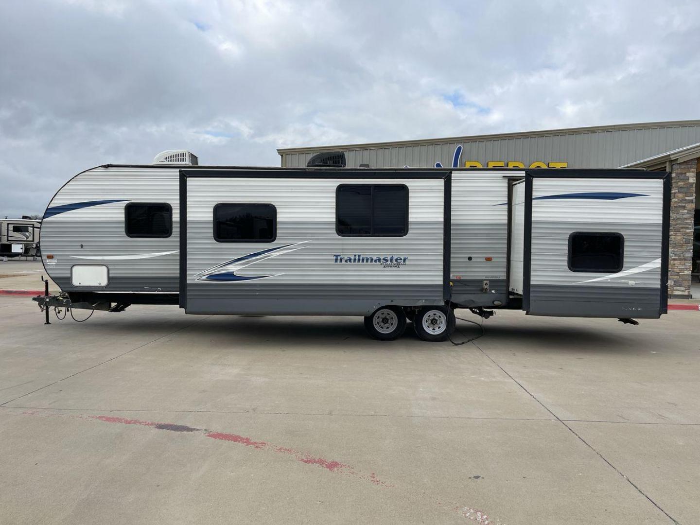 2018 TRAILMASTER 321TBS - (1NL1G372XJ1) , Length: 35.67 ft. | Dry Weight: 7,506 lbs. | Slides: 2 transmission, located at 4319 N Main Street, Cleburne, TX, 76033, (817) 221-0660, 32.435829, -97.384178 - The 2018 Trailmaster 321TBS Travel Trailer is a family-friendly RV designed to provide comfort and convenience for all your camping adventures. Measuring 35.67 ft. in length, 8 ft. in width, and 10.75 ft. in height, this travel trailer offers a spacious interior with thoughtful features. It has a dr - Photo#23