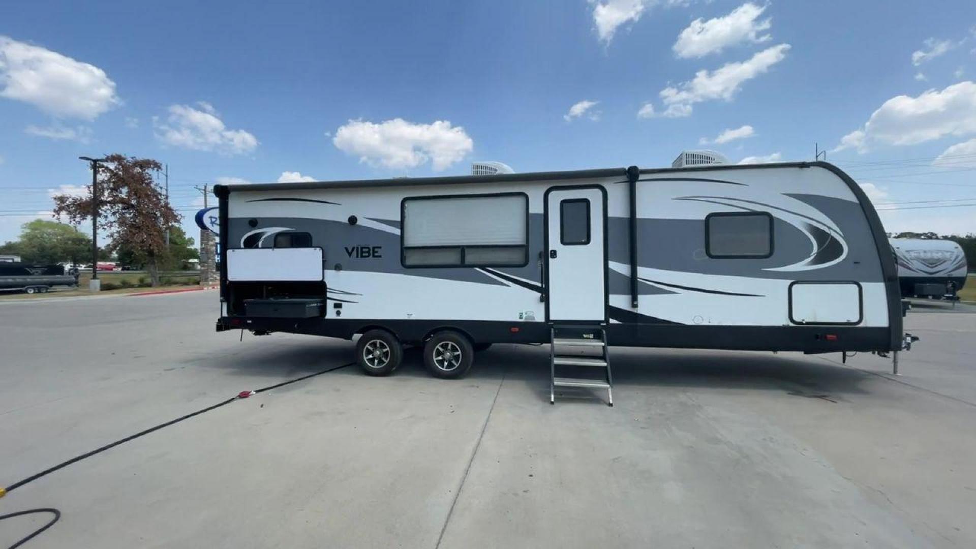 2018 TAN VIBE 268RKS (4X4TVBC26J4) , Length: 34.5 ft. | Dry Weight: 6,540 lbs. | Slides: 1 transmission, located at 4319 N Main Street, Cleburne, TX, 76033, (817) 221-0660, 32.435829, -97.384178 - With the 2018 Vibe 268RKS Travel Trailer, you can experience both adventure and relaxation. This RV provides an ideal combination of ample space and easy maneuverability, making it a great choice for your travels. With the addition of one slide, this RV optimizes living space without compromising it - Photo#2