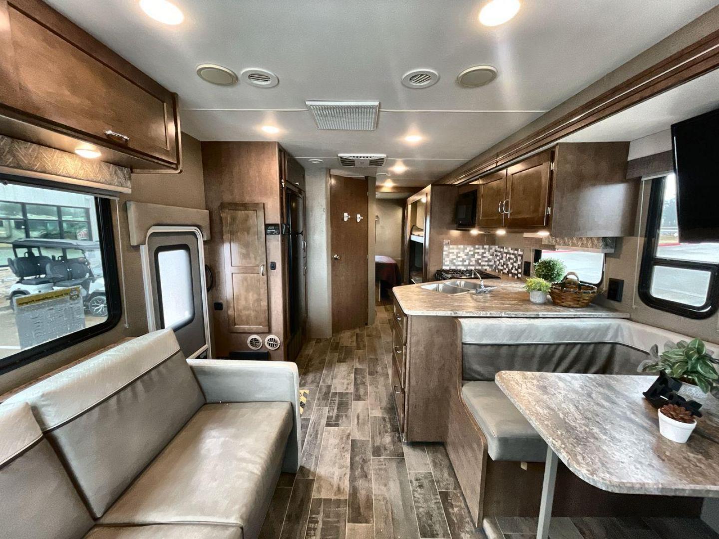 2018 WINNEBAGO INTENT 31P (1F65F5DYXJ0) , located at 4319 N Main Street, Cleburne, TX, 76033, (817) 221-0660, 32.435829, -97.384178 - Photo#12