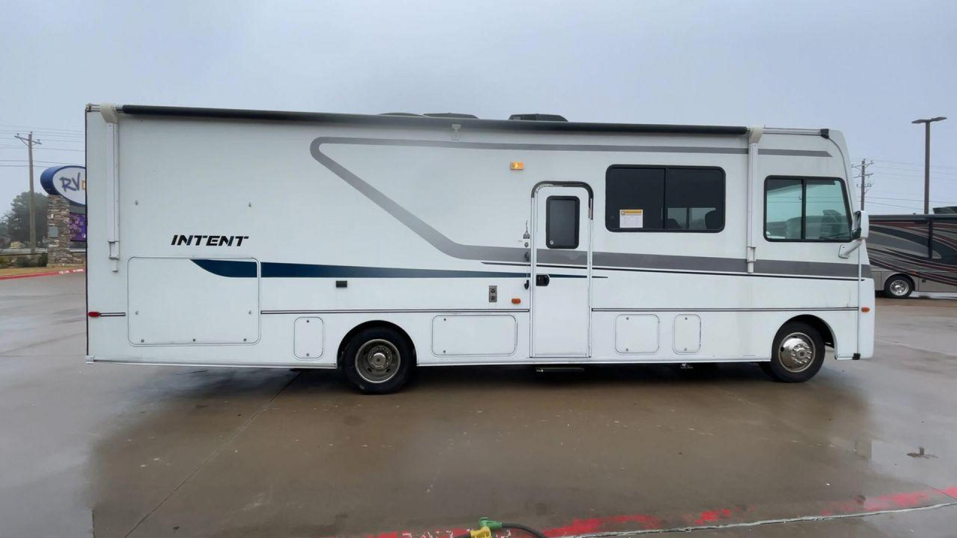 2018 WINNEBAGO INTENT 31P (1F65F5DYXJ0) , located at 4319 N Main Street, Cleburne, TX, 76033, (817) 221-0660, 32.435829, -97.384178 - Photo#2