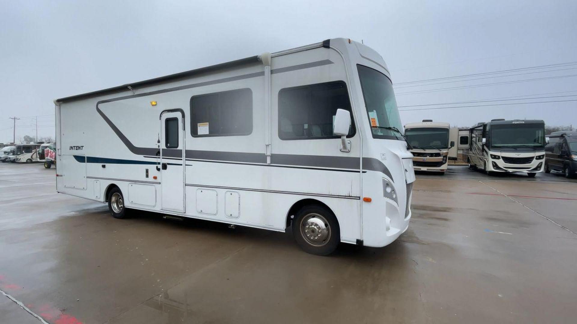 2018 WINNEBAGO INTENT 31P (1F65F5DYXJ0) , located at 4319 N Main Street, Cleburne, TX, 76033, (817) 221-0660, 32.435829, -97.384178 - Photo#3