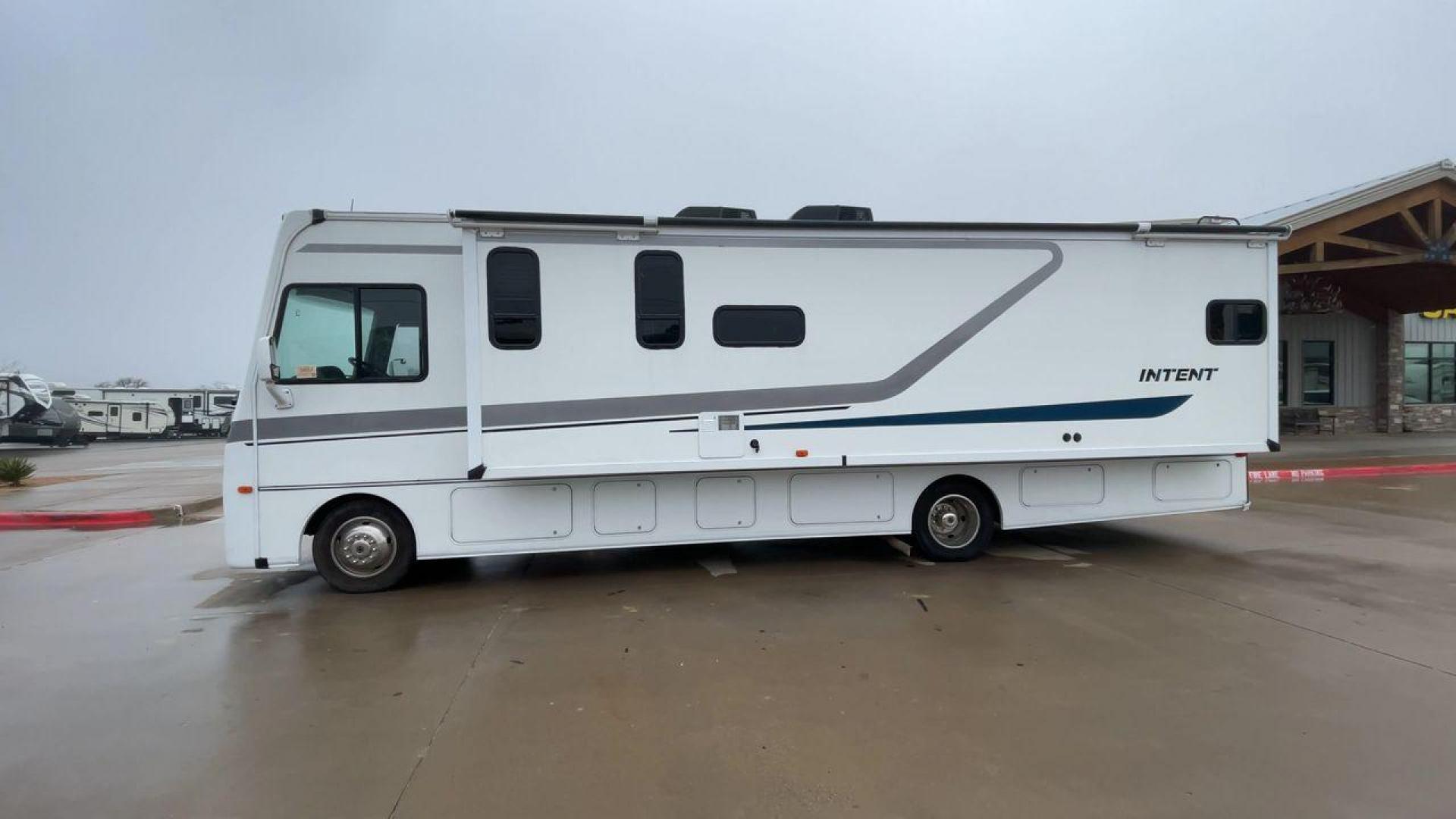 2018 WINNEBAGO INTENT 31P (1F65F5DYXJ0) , located at 4319 N Main Street, Cleburne, TX, 76033, (817) 221-0660, 32.435829, -97.384178 - Photo#6