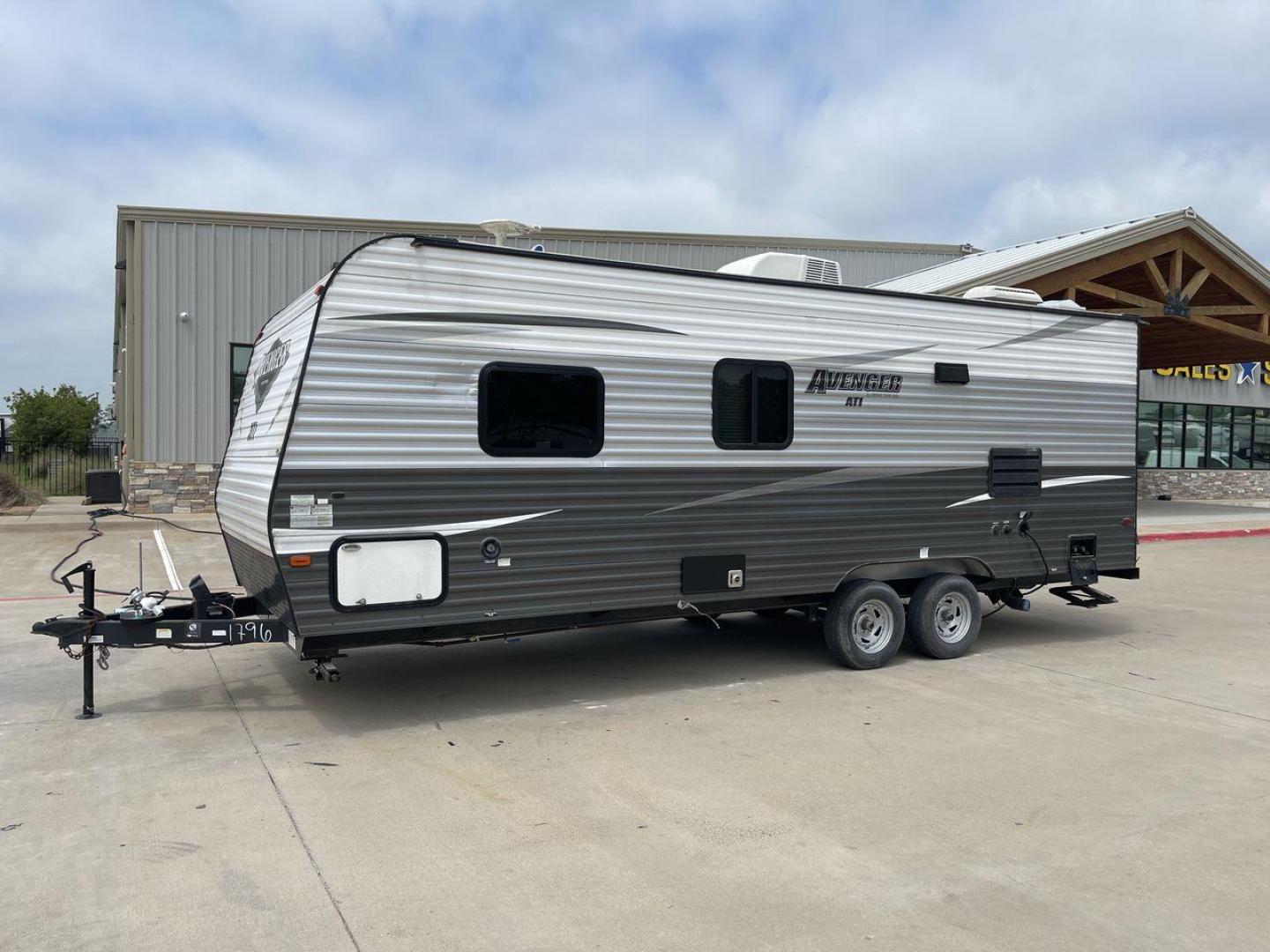 2019 WHITE AVENGER 21RB (5ZT2AVKB3KB) , Length: 26.75 ft | Dry Weight: 4,537 lbs. | Slides: 0 transmission, located at 4319 N Main Street, Cleburne, TX, 76033, (817) 221-0660, 32.435829, -97.384178 - A small yet adaptable travel companion for your upcoming journey, meet the 2019 Avenger 21RB Travel Trailer. This travel trailer, measuring 26.75 feet in length, offers a great balance of convenience and spaciousness, making it a top pick for couples and small families. With a dry weight of 4,537 lb - Photo#22