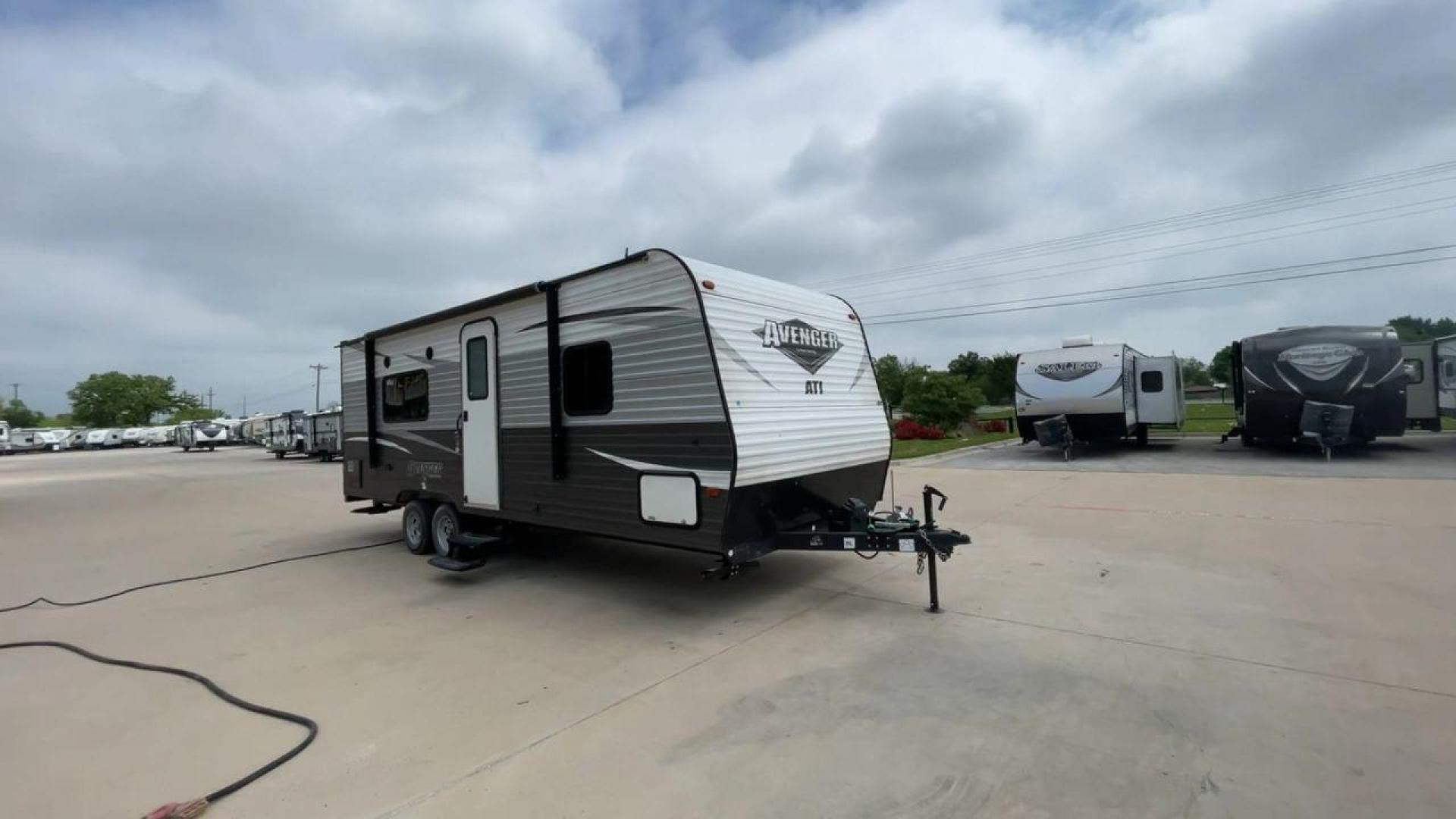 2019 WHITE AVENGER 21RB (5ZT2AVKB3KB) , Length: 26.75 ft | Dry Weight: 4,537 lbs. | Slides: 0 transmission, located at 4319 N Main Street, Cleburne, TX, 76033, (817) 221-0660, 32.435829, -97.384178 - A small yet adaptable travel companion for your upcoming journey, meet the 2019 Avenger 21RB Travel Trailer. This travel trailer, measuring 26.75 feet in length, offers a great balance of convenience and spaciousness, making it a top pick for couples and small families. With a dry weight of 4,537 lb - Photo#3