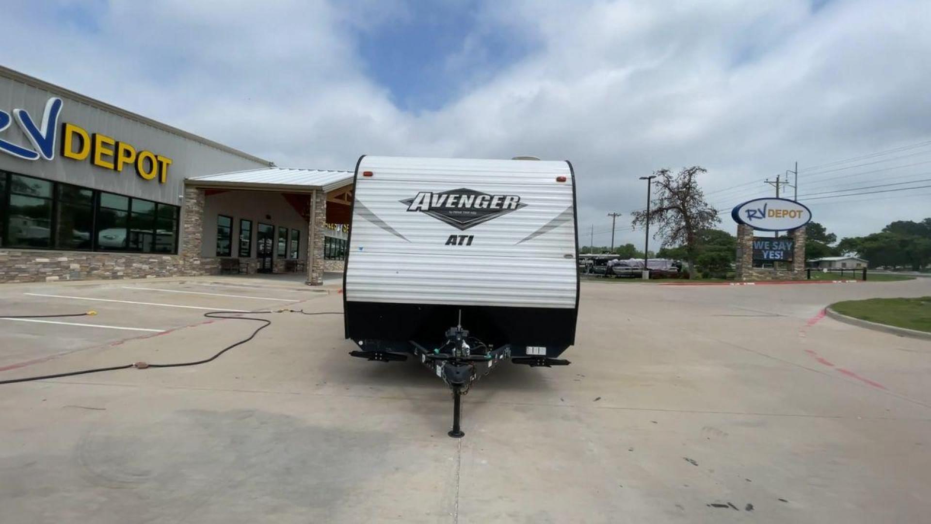 2019 WHITE AVENGER 21RB (5ZT2AVKB3KB) , Length: 26.75 ft | Dry Weight: 4,537 lbs. | Slides: 0 transmission, located at 4319 N Main Street, Cleburne, TX, 76033, (817) 221-0660, 32.435829, -97.384178 - A small yet adaptable travel companion for your upcoming journey, meet the 2019 Avenger 21RB Travel Trailer. This travel trailer, measuring 26.75 feet in length, offers a great balance of convenience and spaciousness, making it a top pick for couples and small families. With a dry weight of 4,537 lb - Photo#4