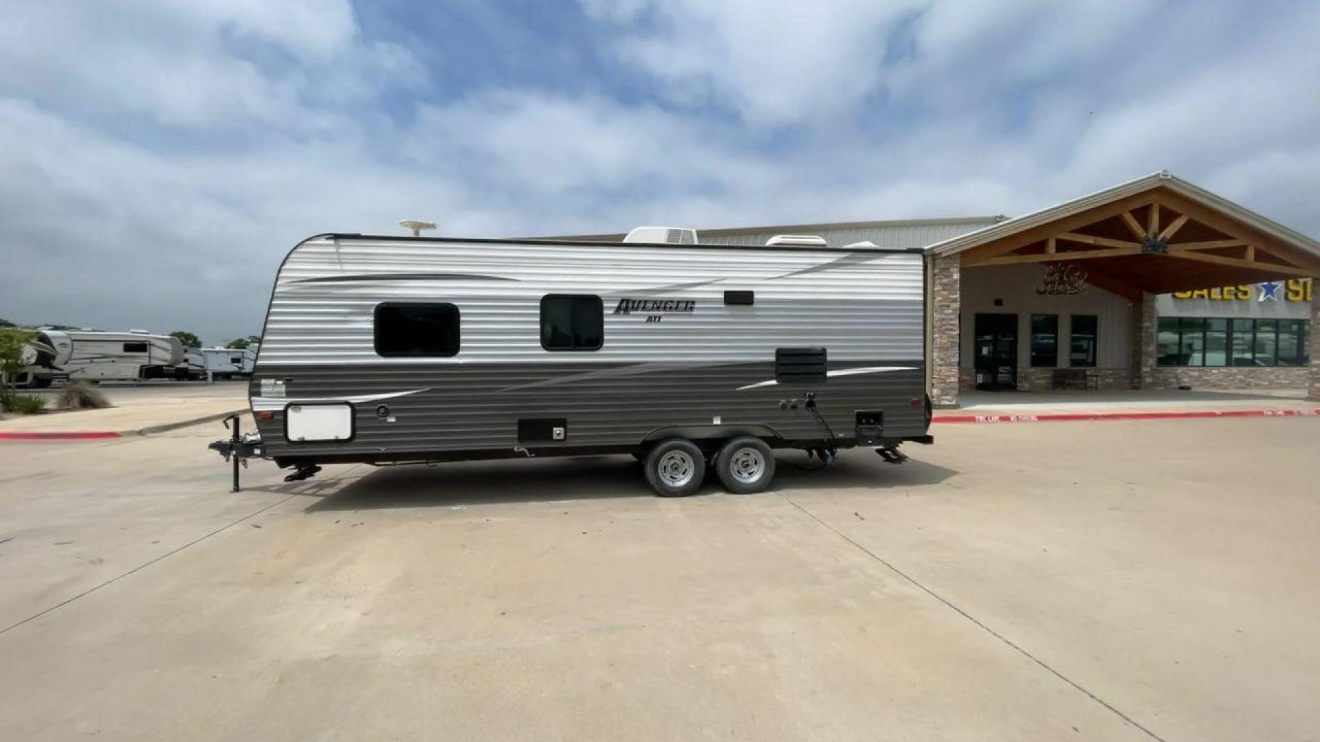 2019 WHITE AVENGER 21RB (5ZT2AVKB3KB) , Length: 26.75 ft | Dry Weight: 4,537 lbs. | Slides: 0 transmission, located at 4319 N Main Street, Cleburne, TX, 76033, (817) 221-0660, 32.435829, -97.384178 - A small yet adaptable travel companion for your upcoming journey, meet the 2019 Avenger 21RB Travel Trailer. This travel trailer, measuring 26.75 feet in length, offers a great balance of convenience and spaciousness, making it a top pick for couples and small families. With a dry weight of 4,537 lb - Photo#6