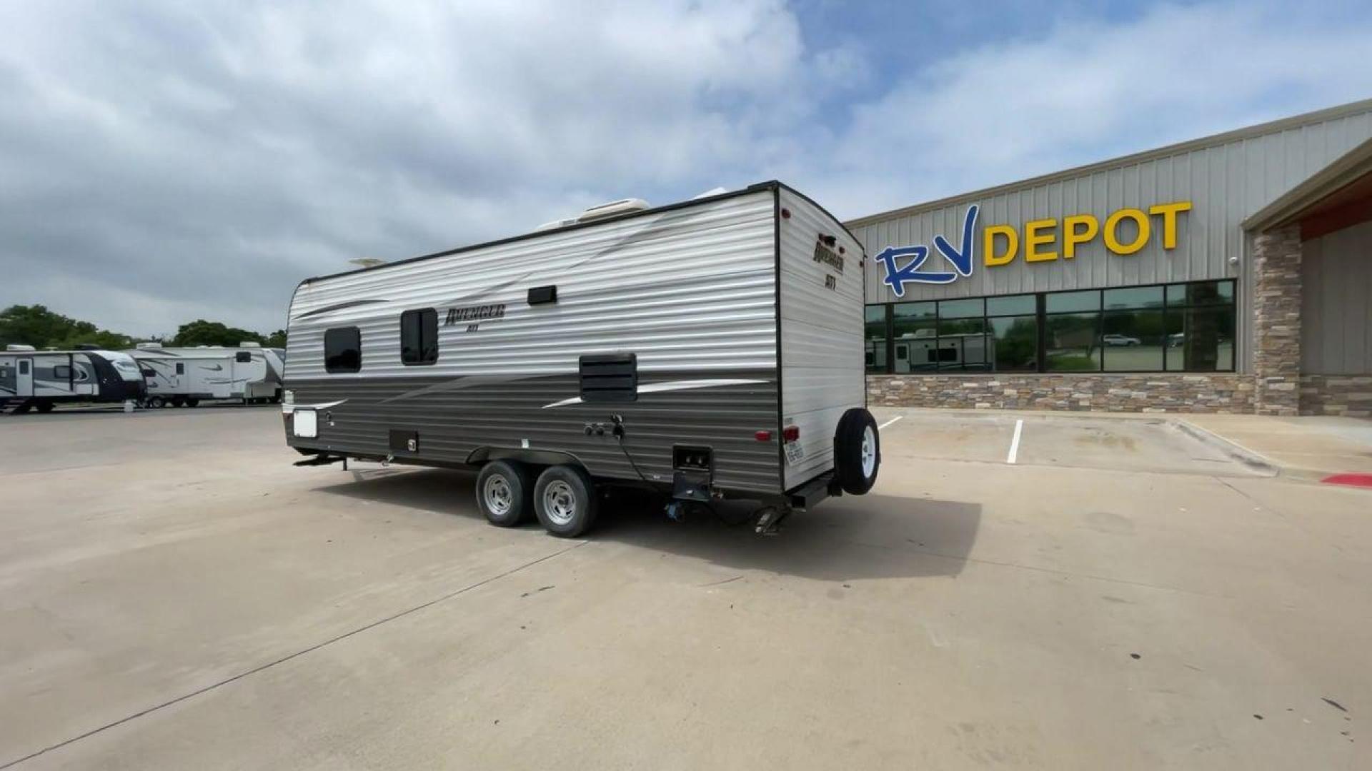 2019 WHITE AVENGER 21RB (5ZT2AVKB3KB) , Length: 26.75 ft | Dry Weight: 4,537 lbs. | Slides: 0 transmission, located at 4319 N Main Street, Cleburne, TX, 76033, (817) 221-0660, 32.435829, -97.384178 - A small yet adaptable travel companion for your upcoming journey, meet the 2019 Avenger 21RB Travel Trailer. This travel trailer, measuring 26.75 feet in length, offers a great balance of convenience and spaciousness, making it a top pick for couples and small families. With a dry weight of 4,537 lb - Photo#7