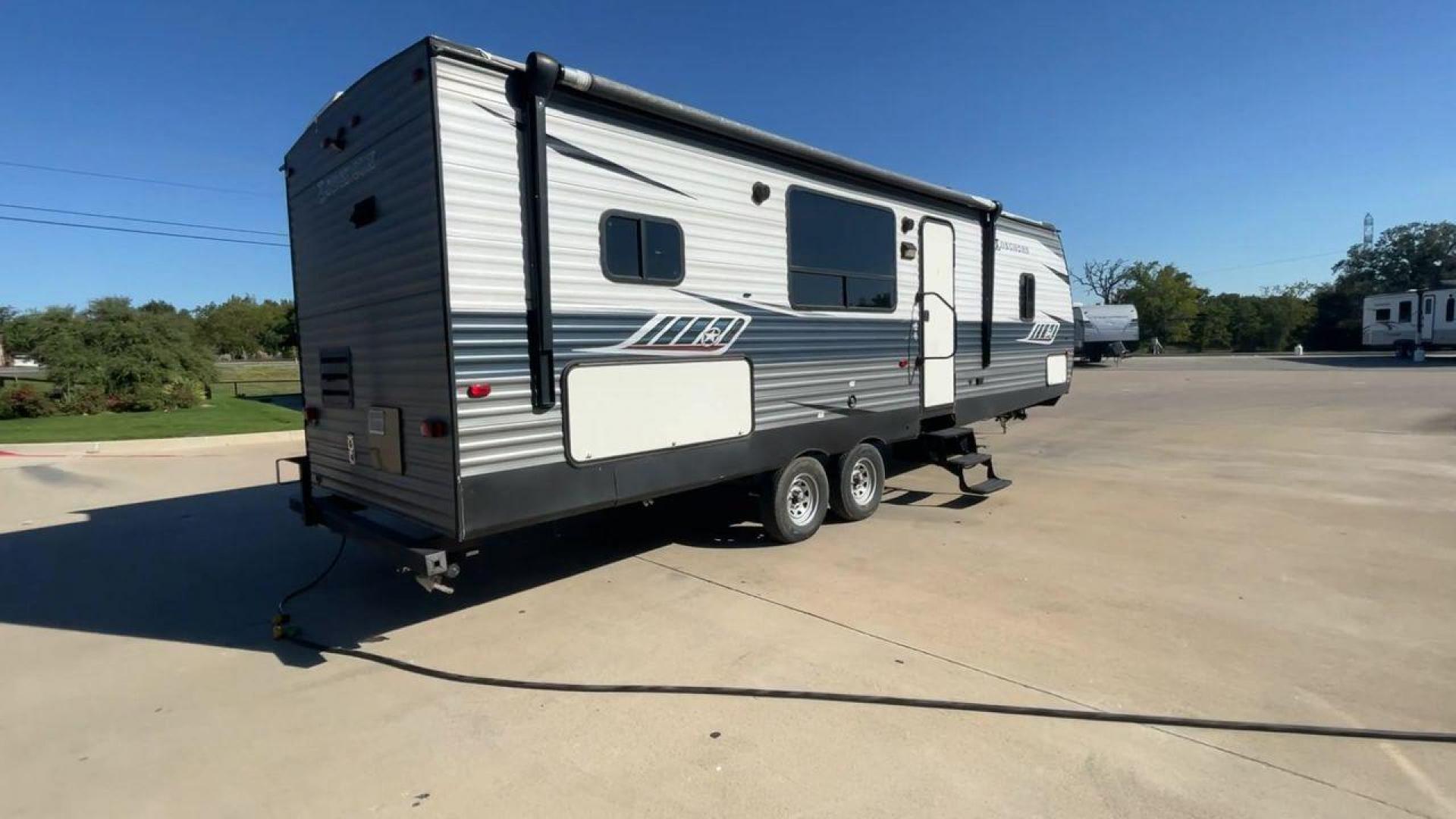 2019 CROSSROADS LONGHORN 280RK (4YDT28029KS) , Length: 32.92 ft.| Dry Weight: 6,660 lbs. | Slides: 1 transmission, located at 4319 N Main Street, Cleburne, TX, 76033, (817) 221-0660, 32.435829, -97.384178 - The 2019 Crossroads Longhorn 280RK is a travel trailer offering a comfortable and spacious living experience. This model features a length of 32.92 feet and a dry weight of 6,660 lbs., making it towable while still providing ample living space. It comes equipped with one slide, which greatly enhance - Photo#1