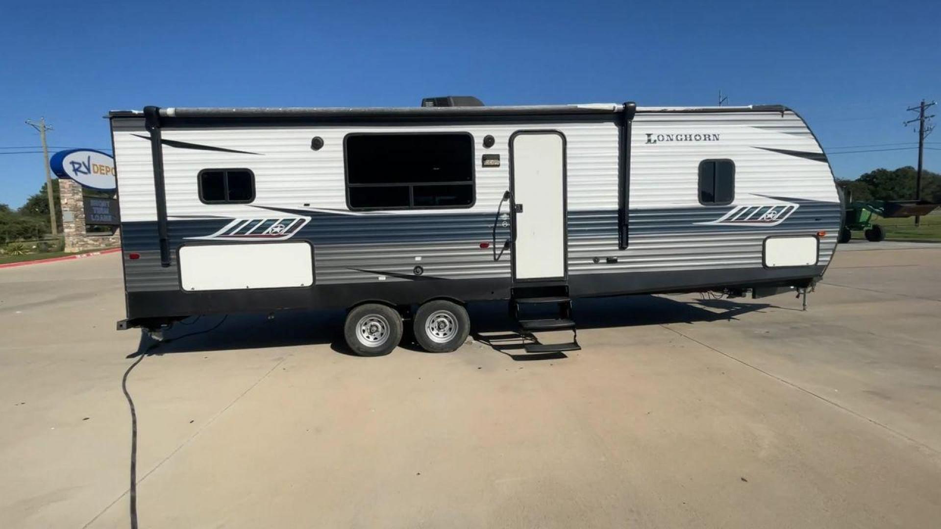 2019 CROSSROADS LONGHORN 280RK (4YDT28029KS) , Length: 32.92 ft.| Dry Weight: 6,660 lbs. | Slides: 1 transmission, located at 4319 N Main Street, Cleburne, TX, 76033, (817) 221-0660, 32.435829, -97.384178 - The 2019 Crossroads Longhorn 280RK is a travel trailer offering a comfortable and spacious living experience. This model features a length of 32.92 feet and a dry weight of 6,660 lbs., making it towable while still providing ample living space. It comes equipped with one slide, which greatly enhance - Photo#2