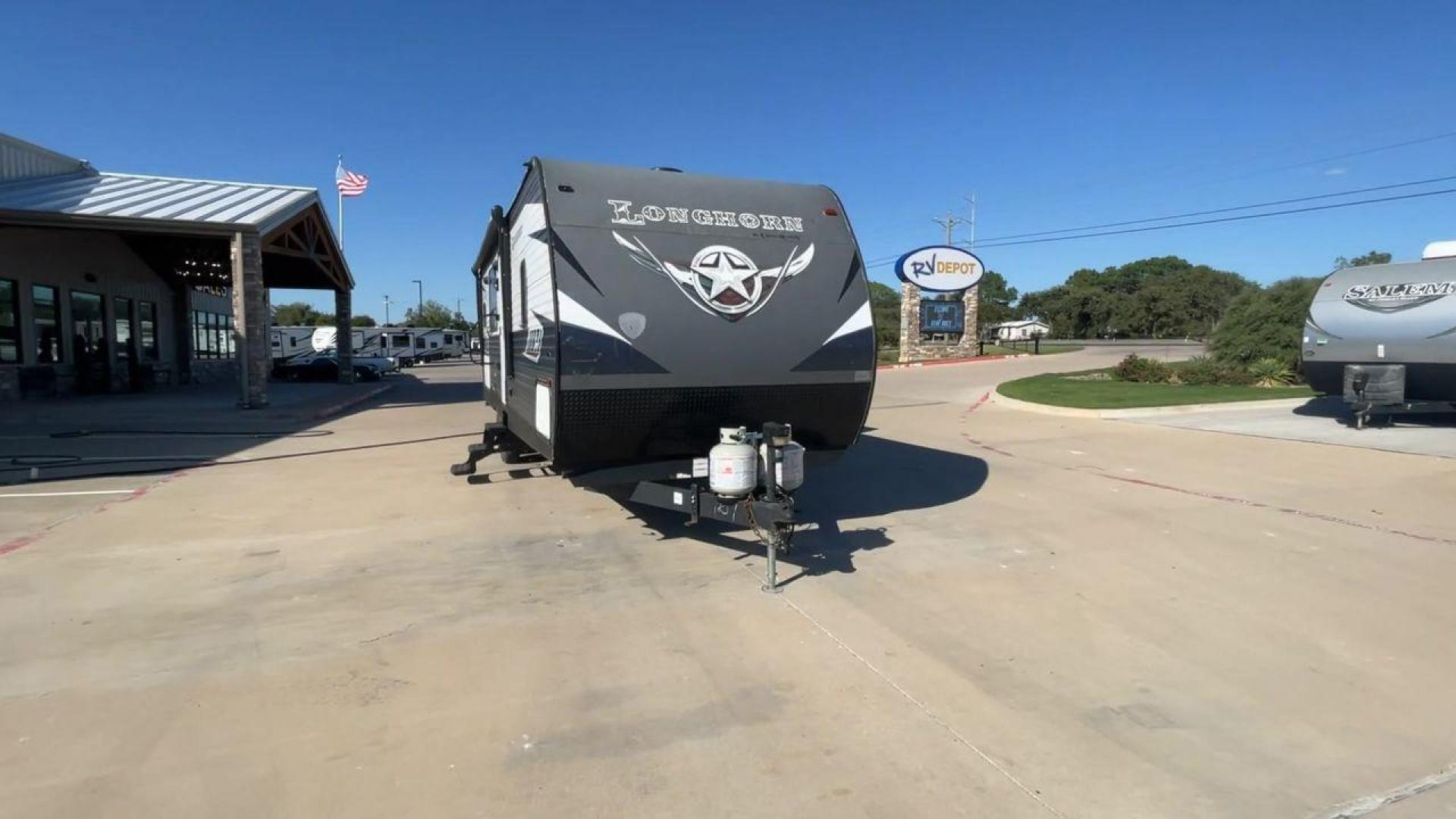 2019 CROSSROADS LONGHORN 280RK (4YDT28029KS) , Length: 32.92 ft.| Dry Weight: 6,660 lbs. | Slides: 1 transmission, located at 4319 N Main Street, Cleburne, TX, 76033, (817) 221-0660, 32.435829, -97.384178 - The 2019 Crossroads Longhorn 280RK is a travel trailer offering a comfortable and spacious living experience. This model features a length of 32.92 feet and a dry weight of 6,660 lbs., making it towable while still providing ample living space. It comes equipped with one slide, which greatly enhance - Photo#4