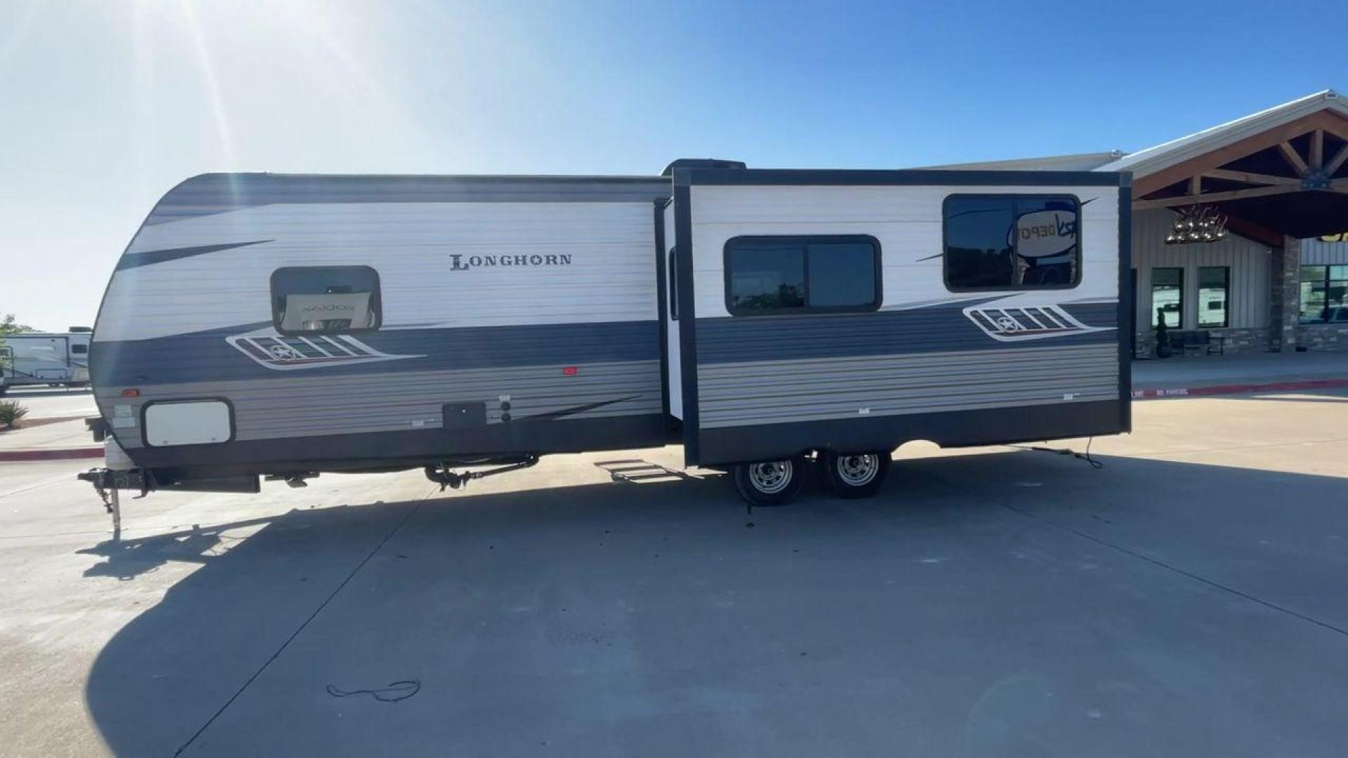 2019 CROSSROADS LONGHORN 280RK (4YDT28029KS) , Length: 32.92 ft.| Dry Weight: 6,660 lbs. | Slides: 1 transmission, located at 4319 N Main Street, Cleburne, TX, 76033, (817) 221-0660, 32.435829, -97.384178 - The 2019 Crossroads Longhorn 280RK is a travel trailer offering a comfortable and spacious living experience. This model features a length of 32.92 feet and a dry weight of 6,660 lbs., making it towable while still providing ample living space. It comes equipped with one slide, which greatly enhance - Photo#6