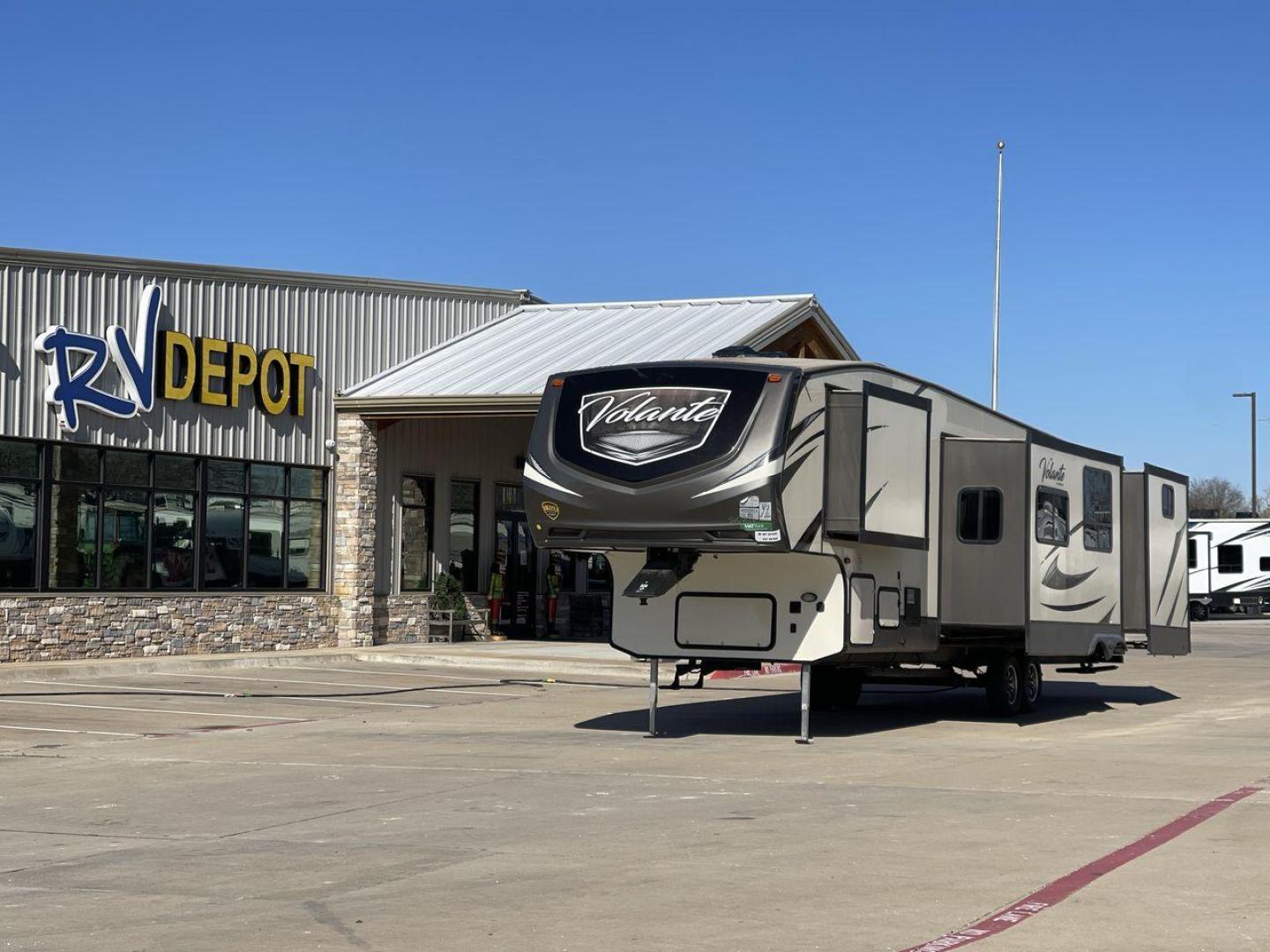 2019 CROSSROADS VOLANTE 360DB (4YDF36023K6) , located at 4319 N Main Street, Cleburne, TX, 76033, (817) 221-0660, 32.435829, -97.384178 - Photo#0