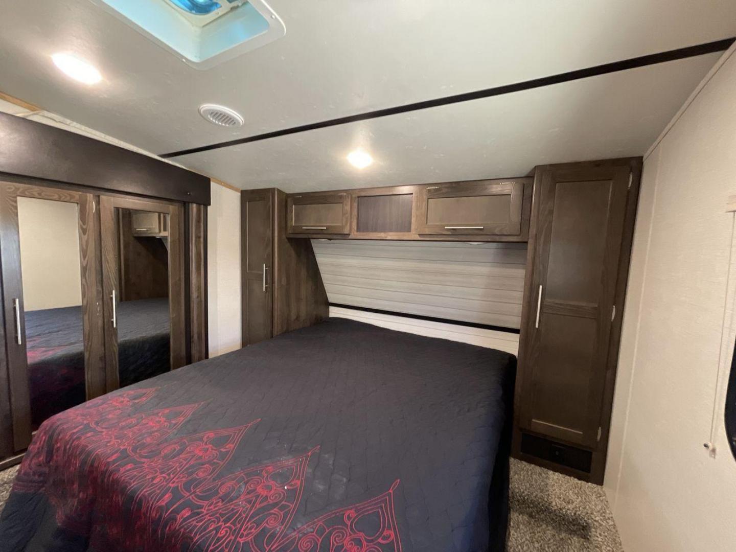 2019 CROSSROADS VOLANTE 360DB (4YDF36023K6) , located at 4319 N Main Street, Cleburne, TX, 76033, (817) 221-0660, 32.435829, -97.384178 - Photo#17