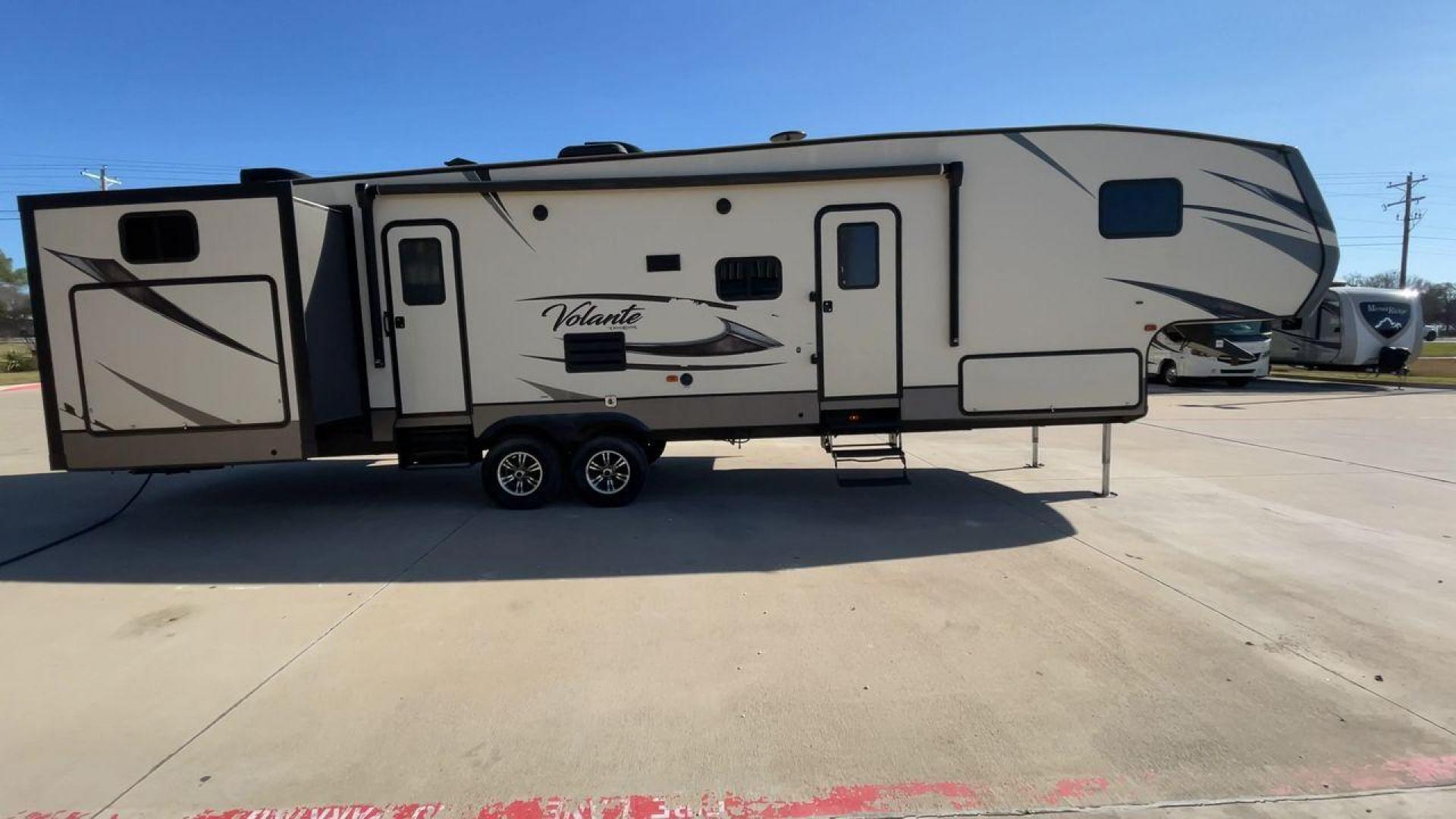 2019 CROSSROADS VOLANTE 360DB (4YDF36023K6) , located at 4319 N Main Street, Cleburne, TX, 76033, (817) 221-0660, 32.435829, -97.384178 - Photo#2