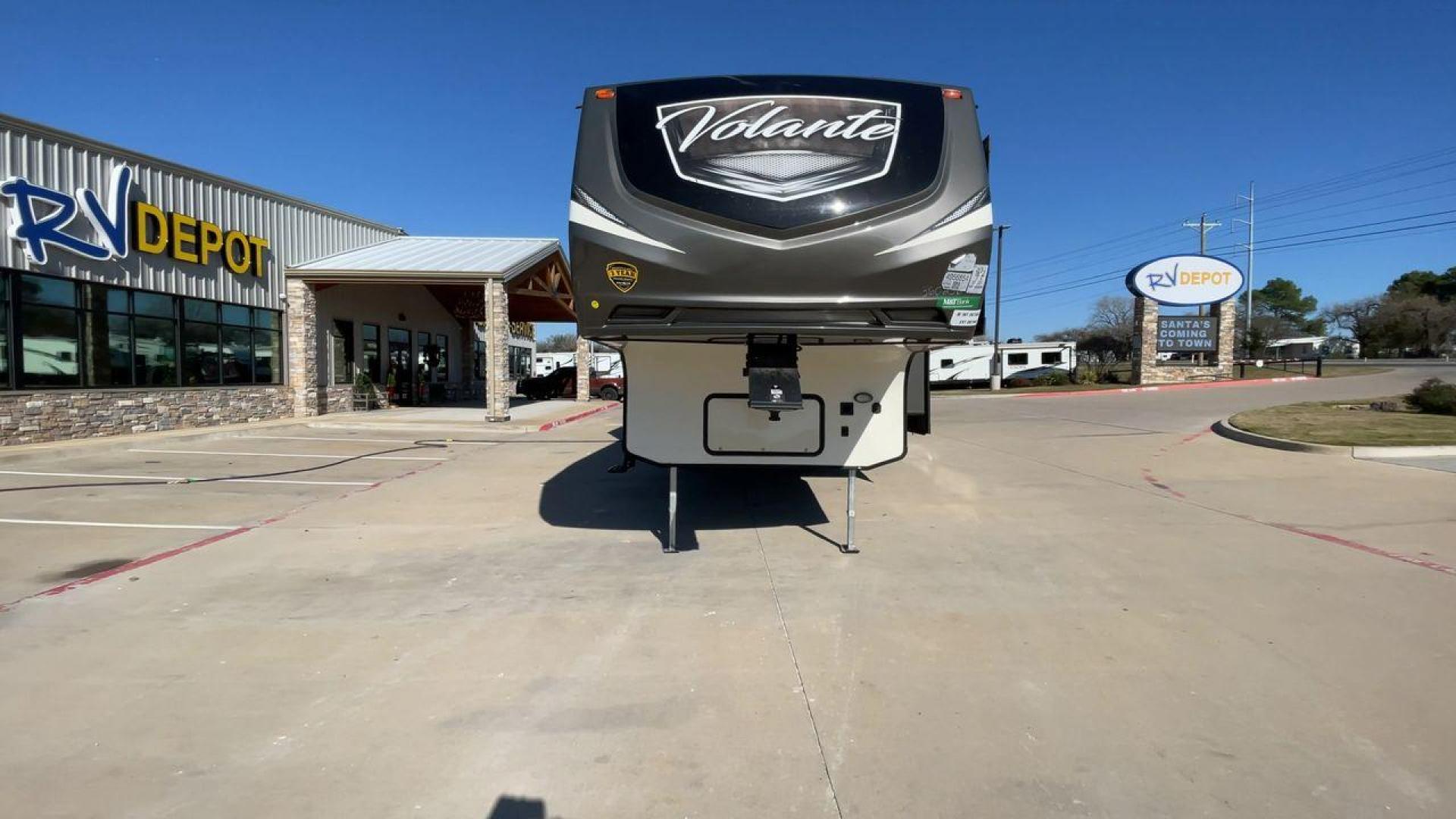 2019 CROSSROADS VOLANTE 360DB (4YDF36023K6) , located at 4319 N Main Street, Cleburne, TX, 76033, (817) 221-0660, 32.435829, -97.384178 - Photo#4