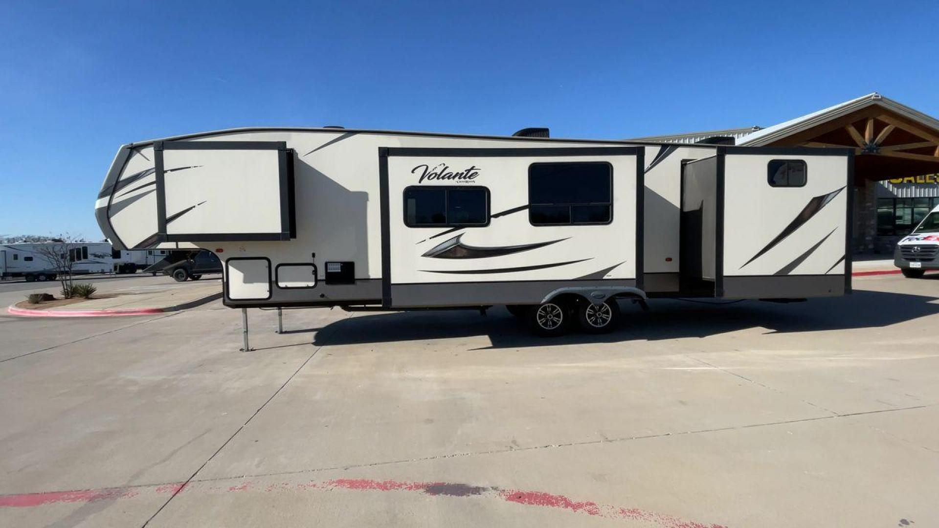 2019 CROSSROADS VOLANTE 360DB (4YDF36023K6) , located at 4319 N Main Street, Cleburne, TX, 76033, (817) 221-0660, 32.435829, -97.384178 - Photo#6